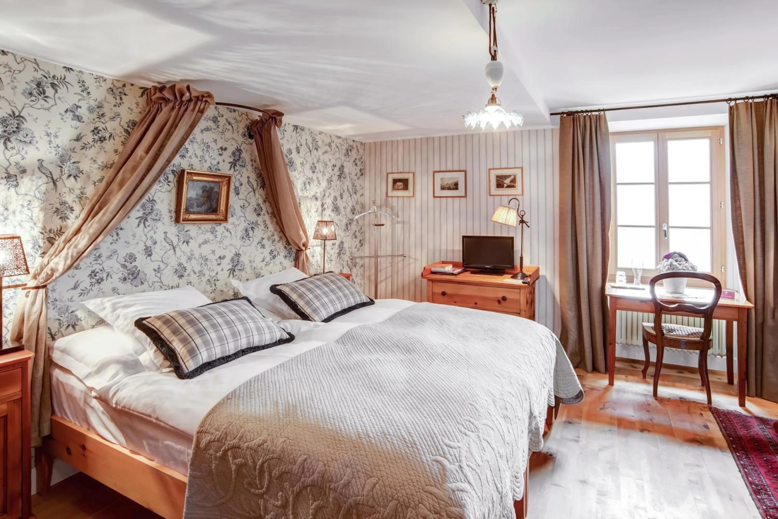 Bed in Hôtel Bella Tola & SPA