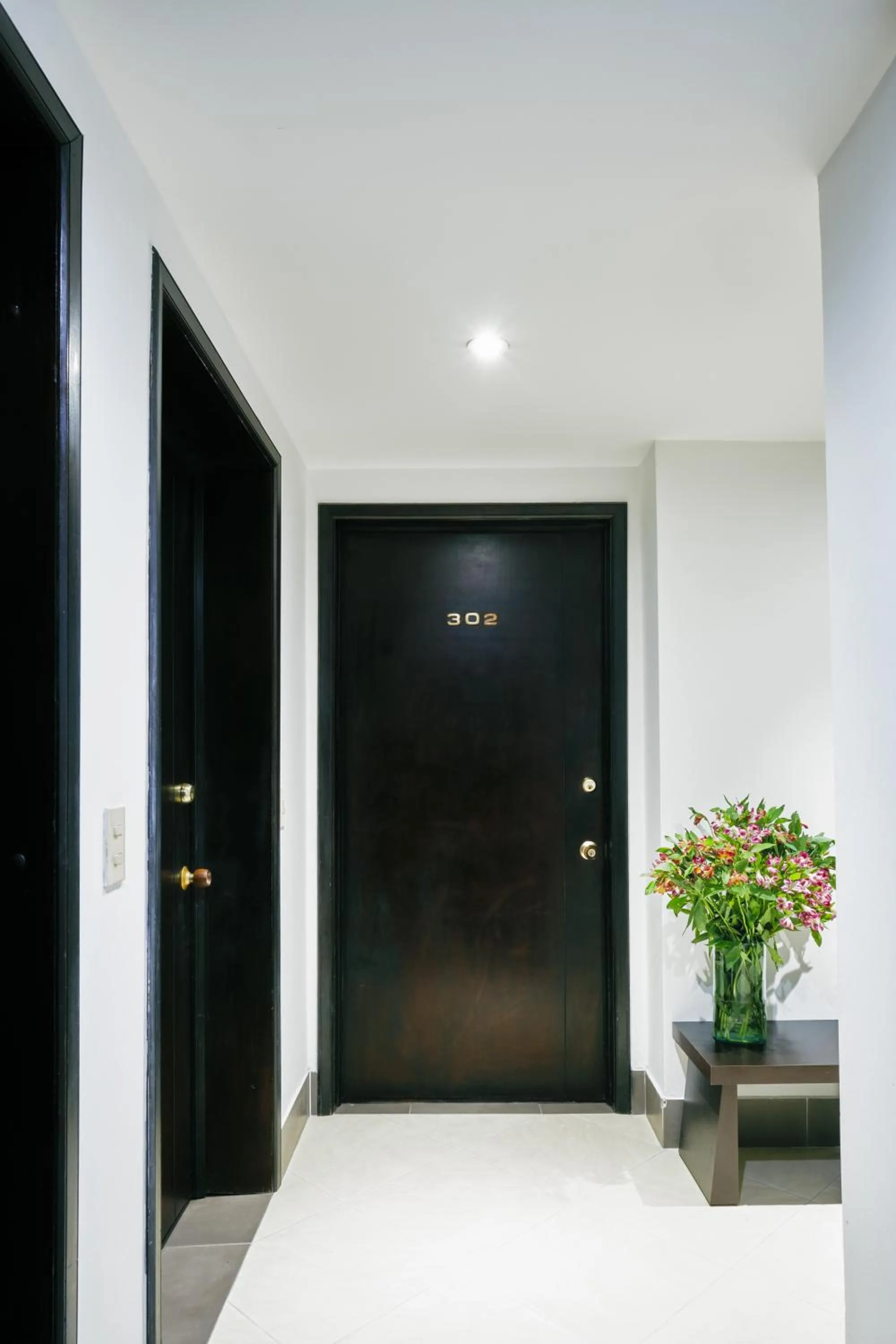 Property building in Hotel Retiro 84 by MIJ