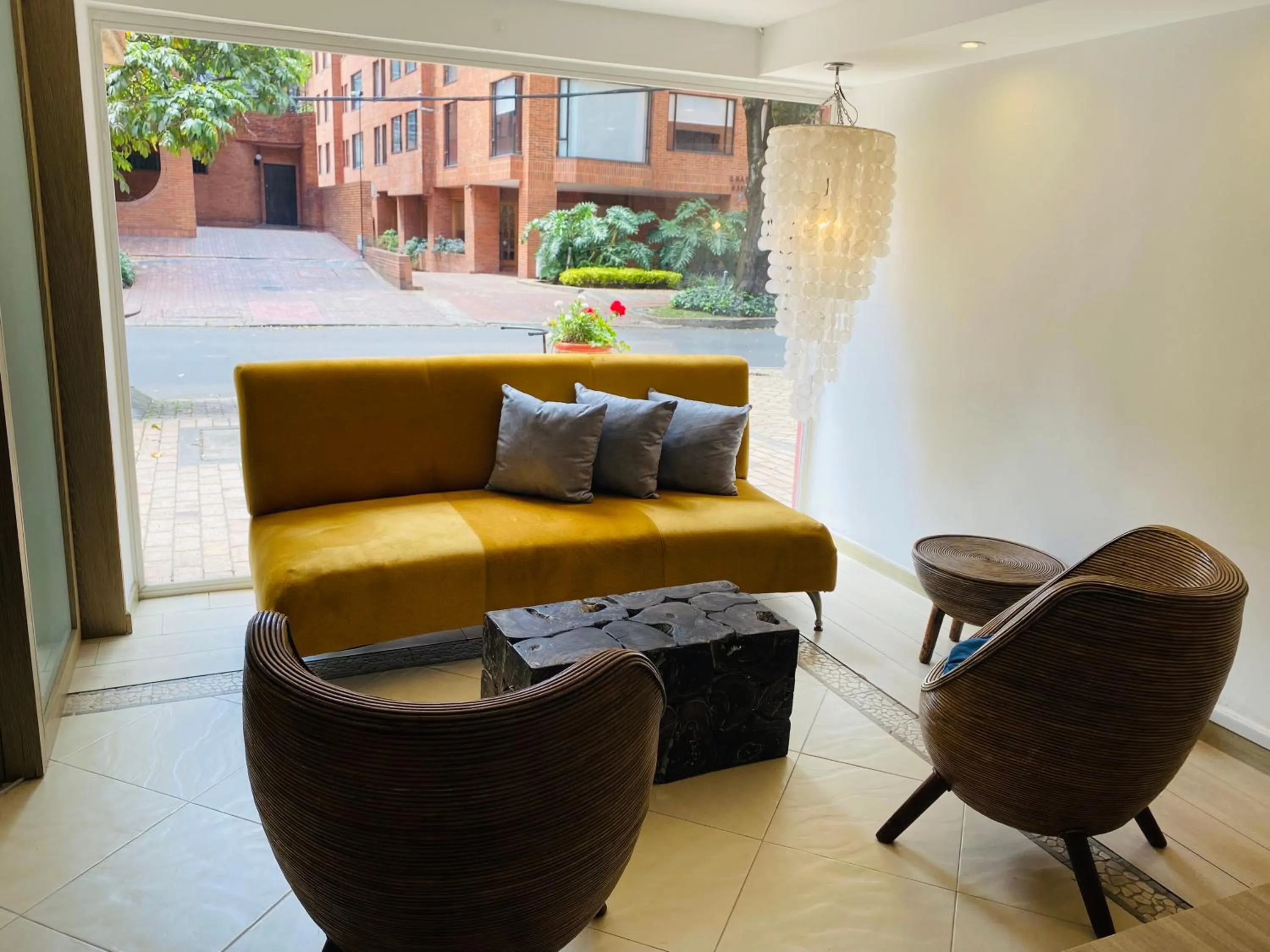 Living room in Hotel Retiro 84 by MIJ