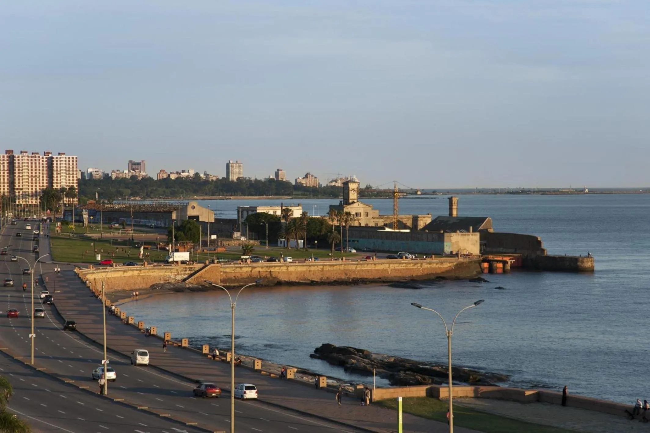 Property building in NH Montevideo Columbia