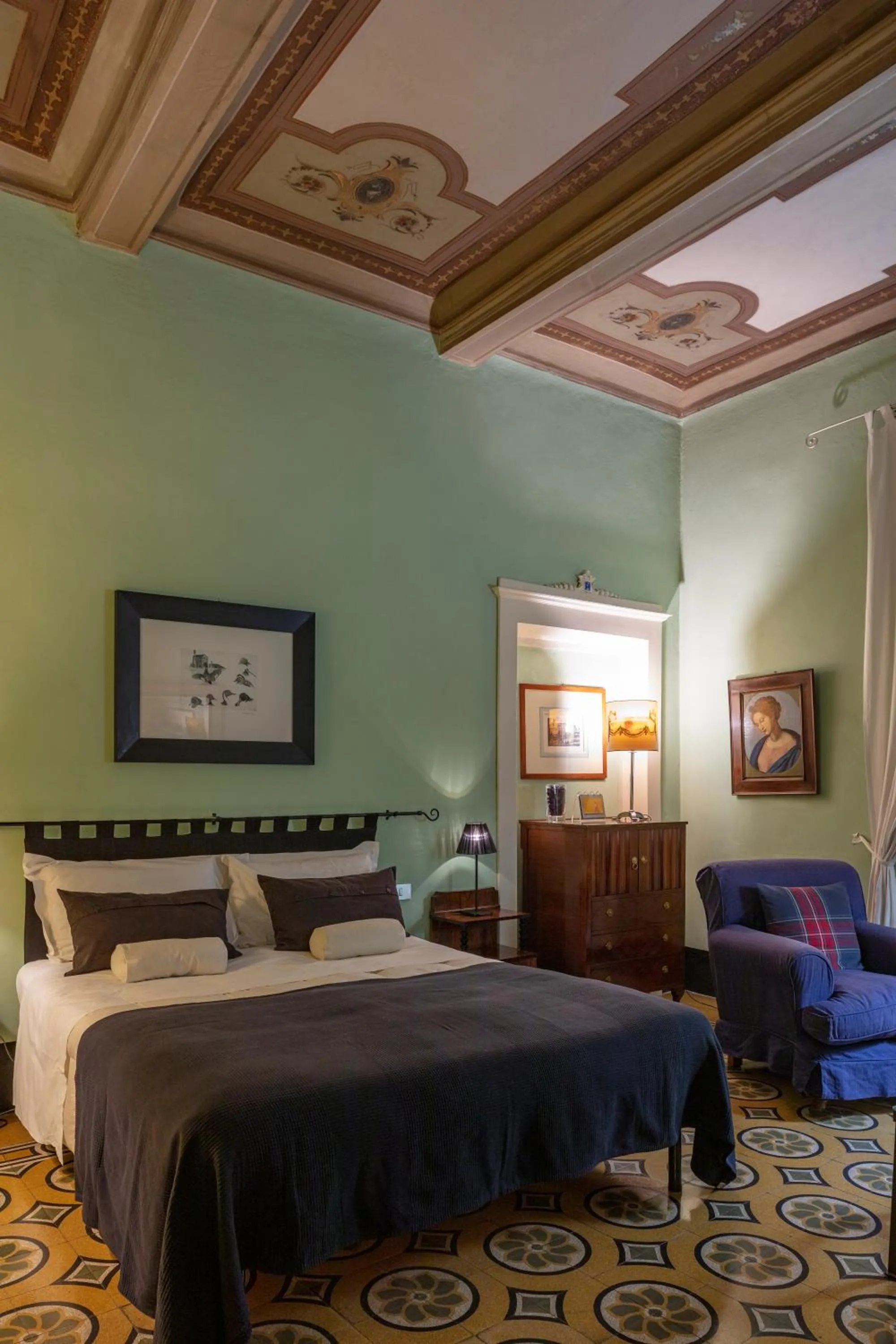 Decorative detail, Bed in Alberghino B&B