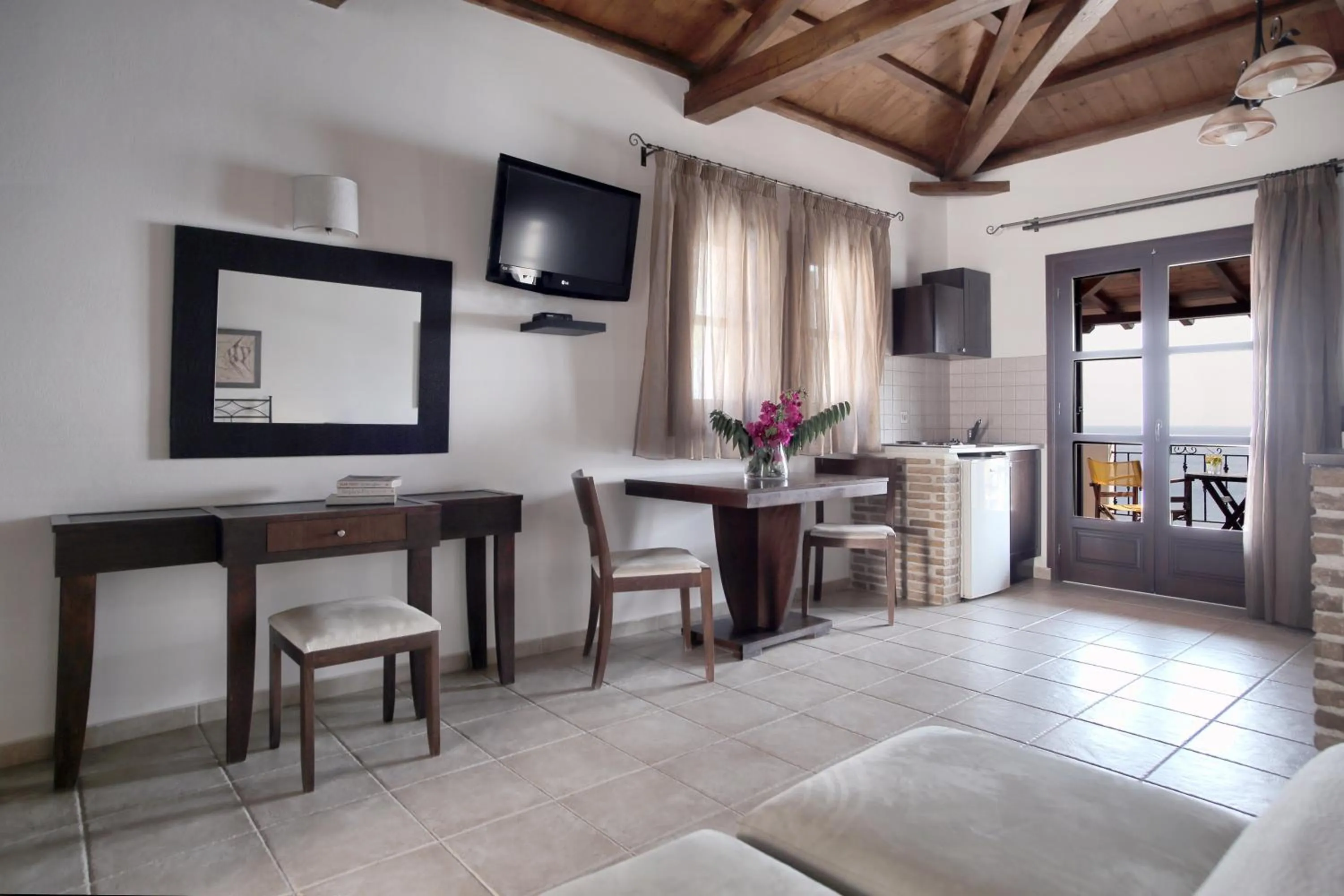 TV and multimedia in Yalis Hotel