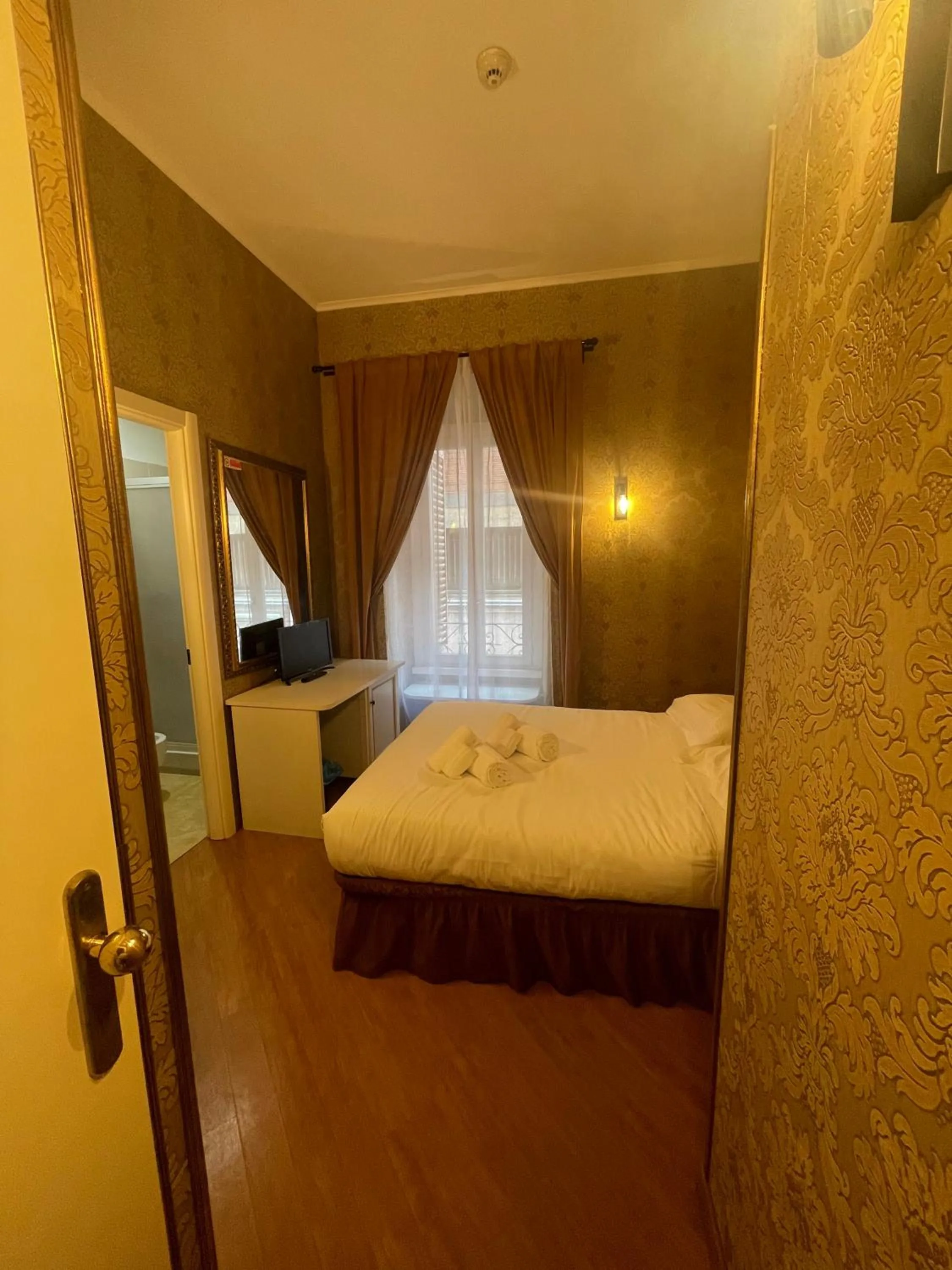 Bedroom, Bed in DCBoutiqueHotel