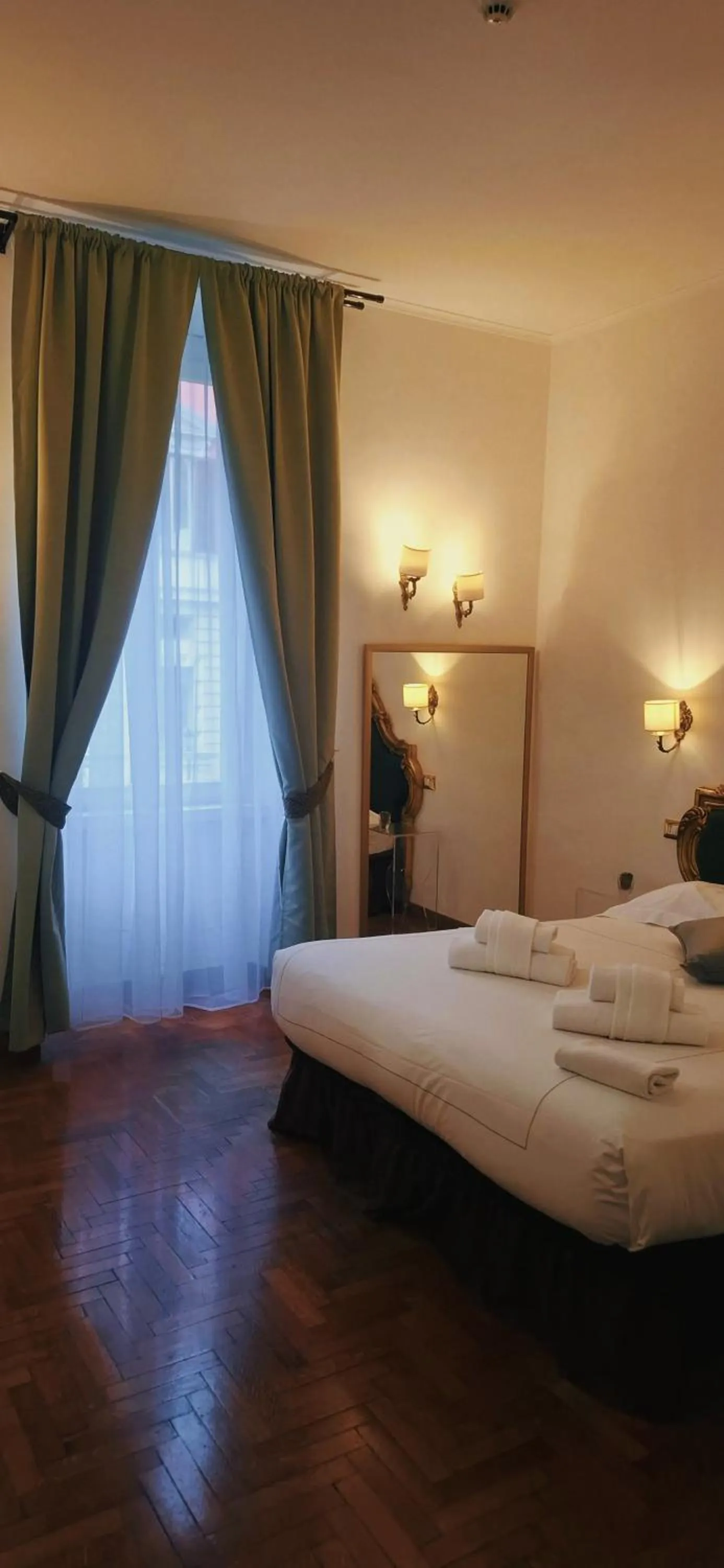 Bedroom, Bed in DCBoutiqueHotel