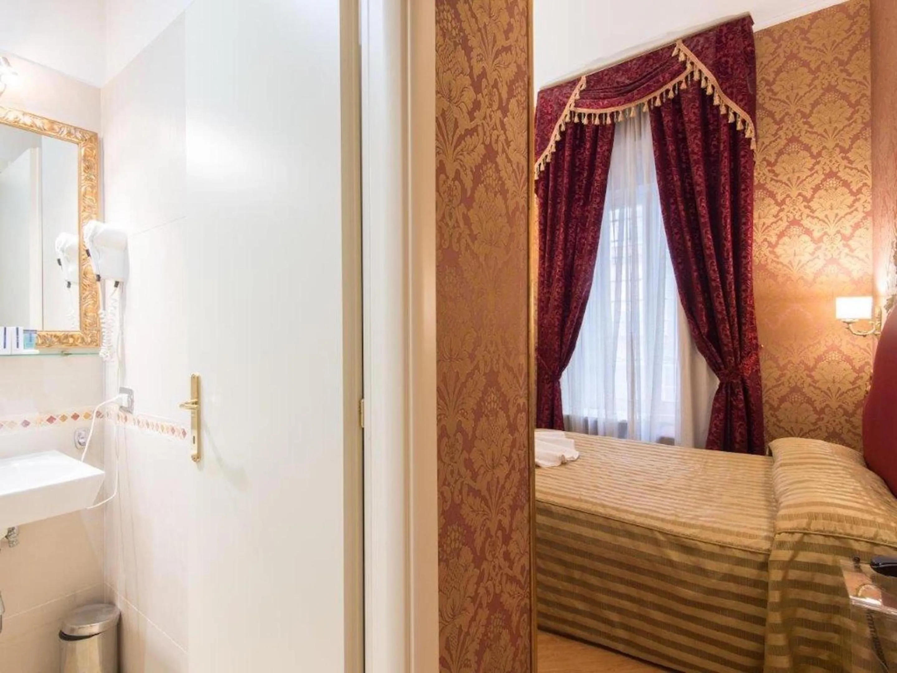 Photo of the whole room, Bed in DCBoutiqueHotel