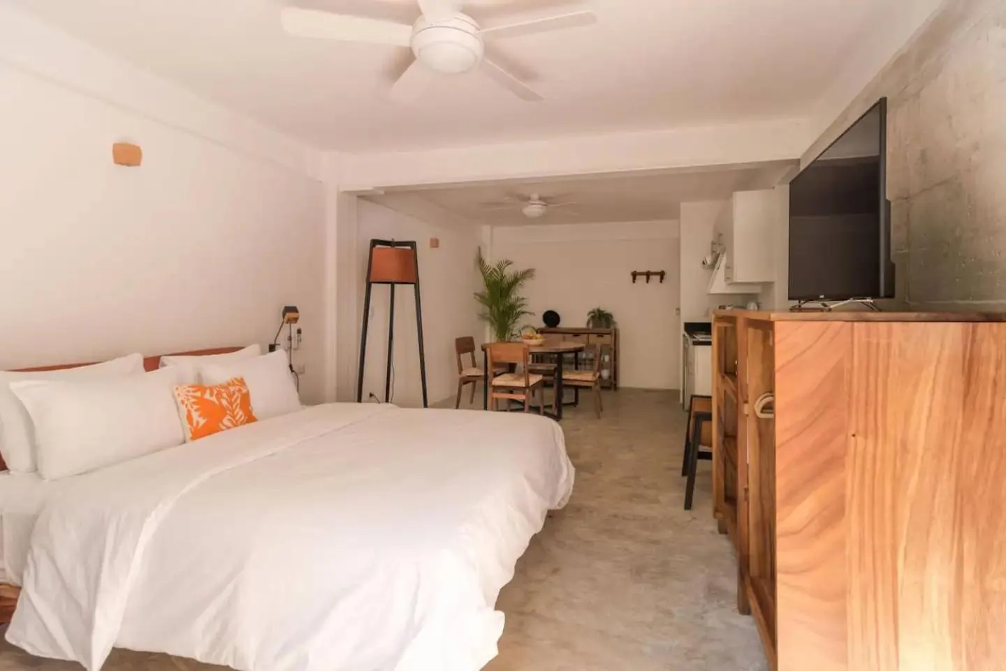 Photo of the whole room, Bed in Casa de Piedra Tulum