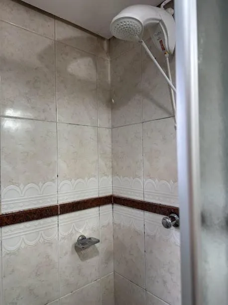 Shower in Condall Palace Hotel