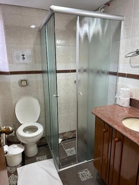 Shower in Condall Palace Hotel