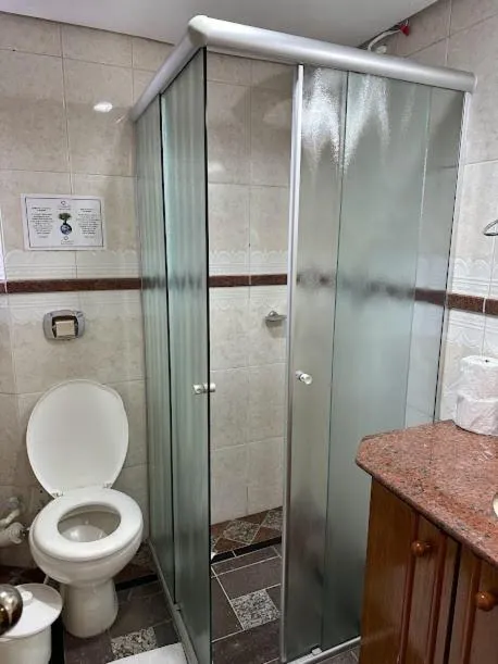 Shower in Condall Palace Hotel