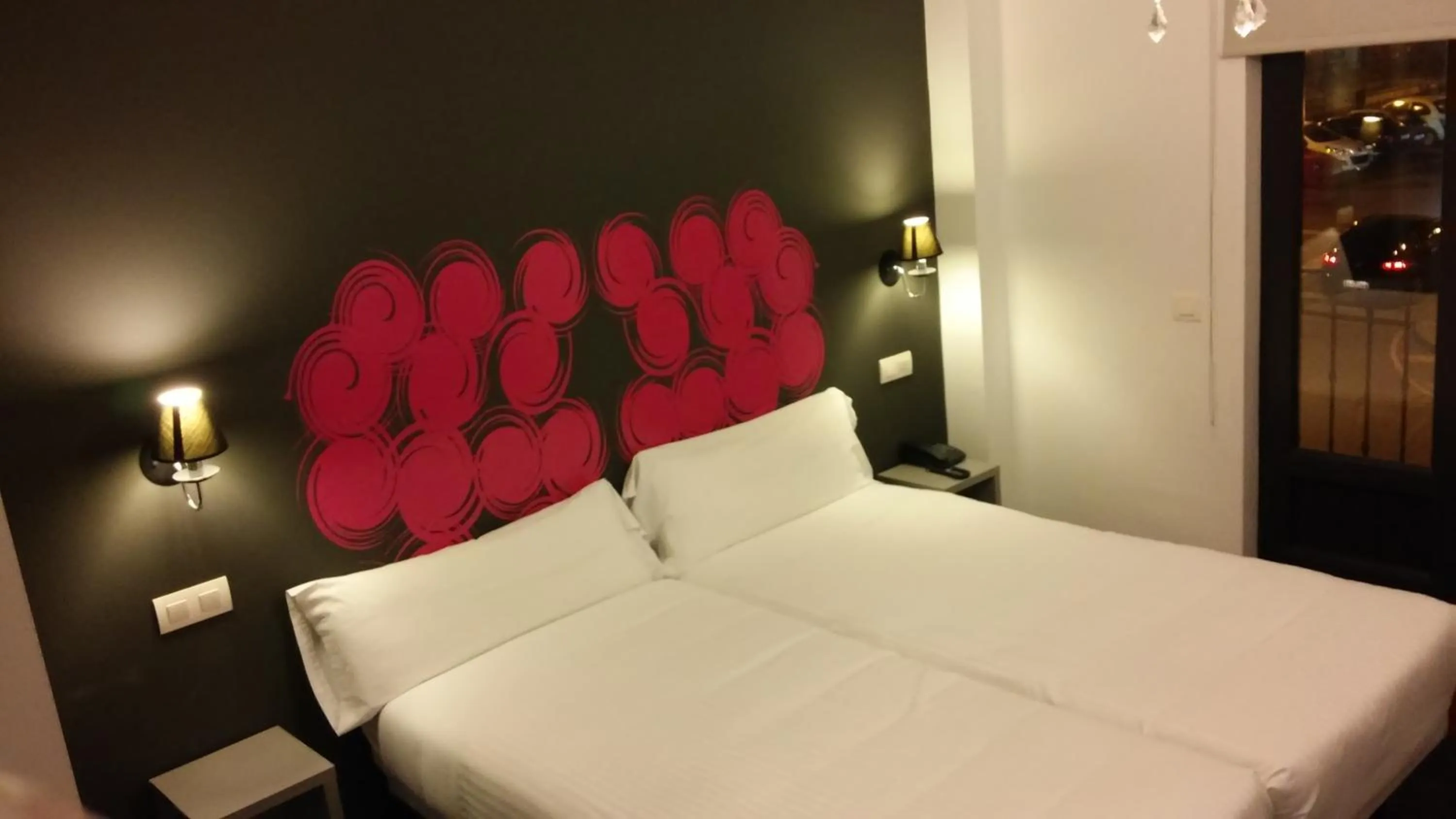 Photo of the whole room, Bed in Calas De Liencres