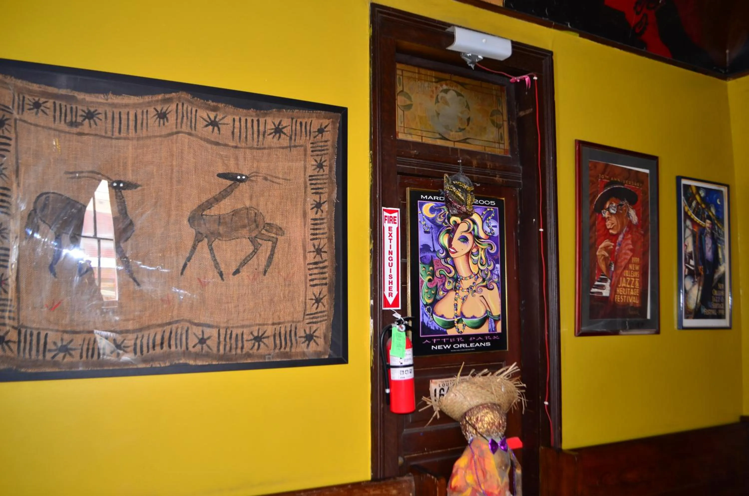 Communal lounge/ TV room in India House Hostel