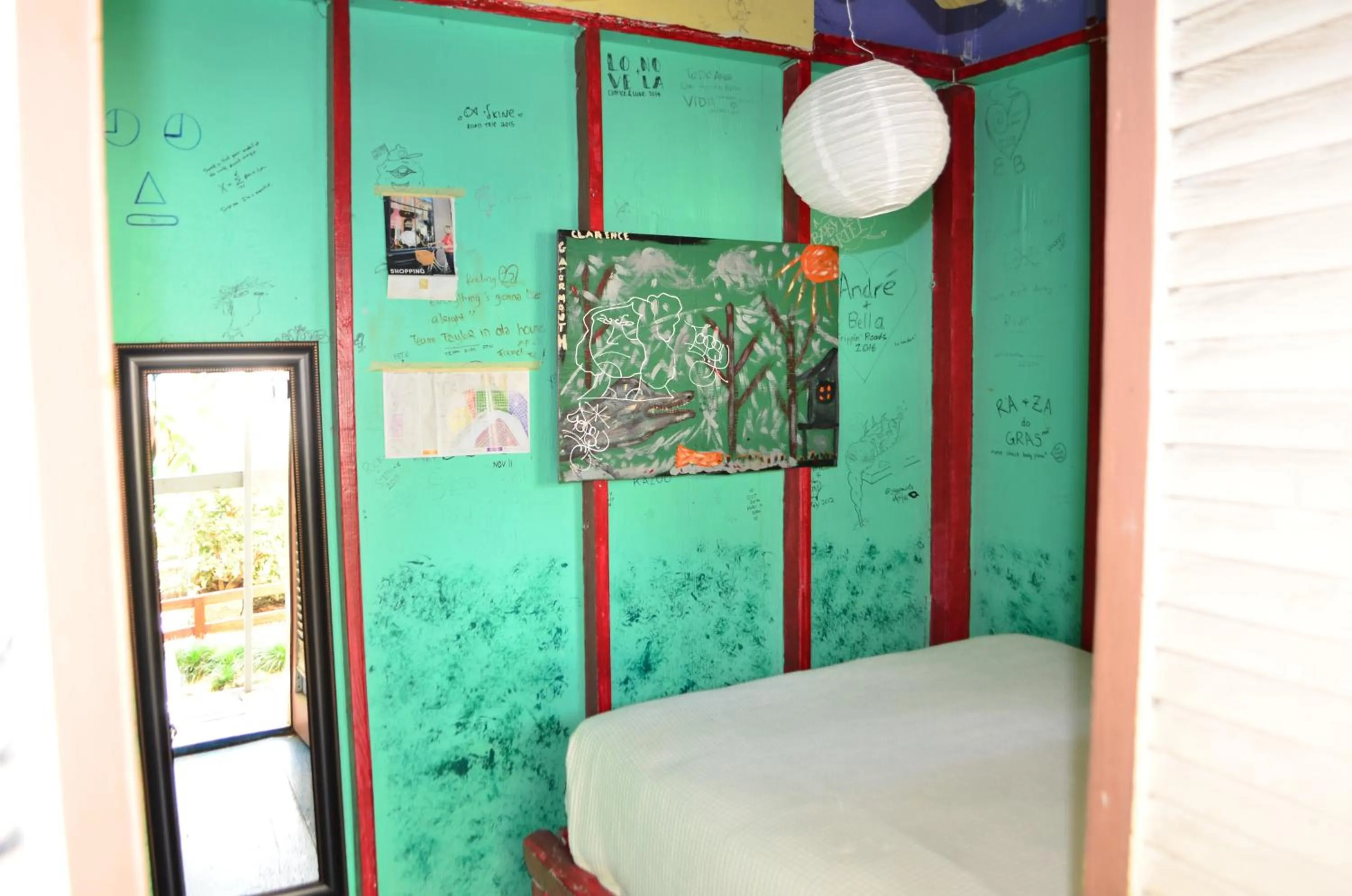 Photo of the whole room in India House Hostel