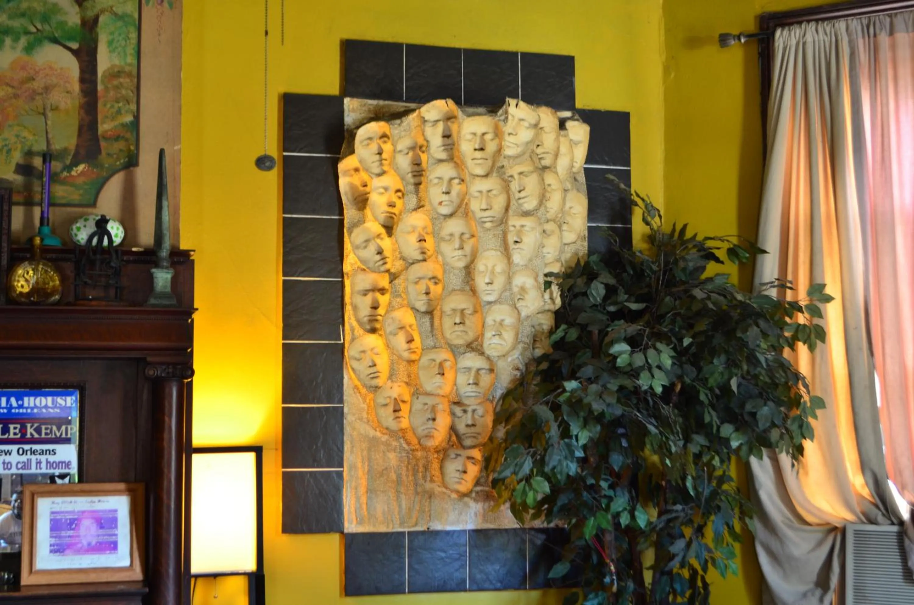 Communal lounge/ TV room in India House Hostel