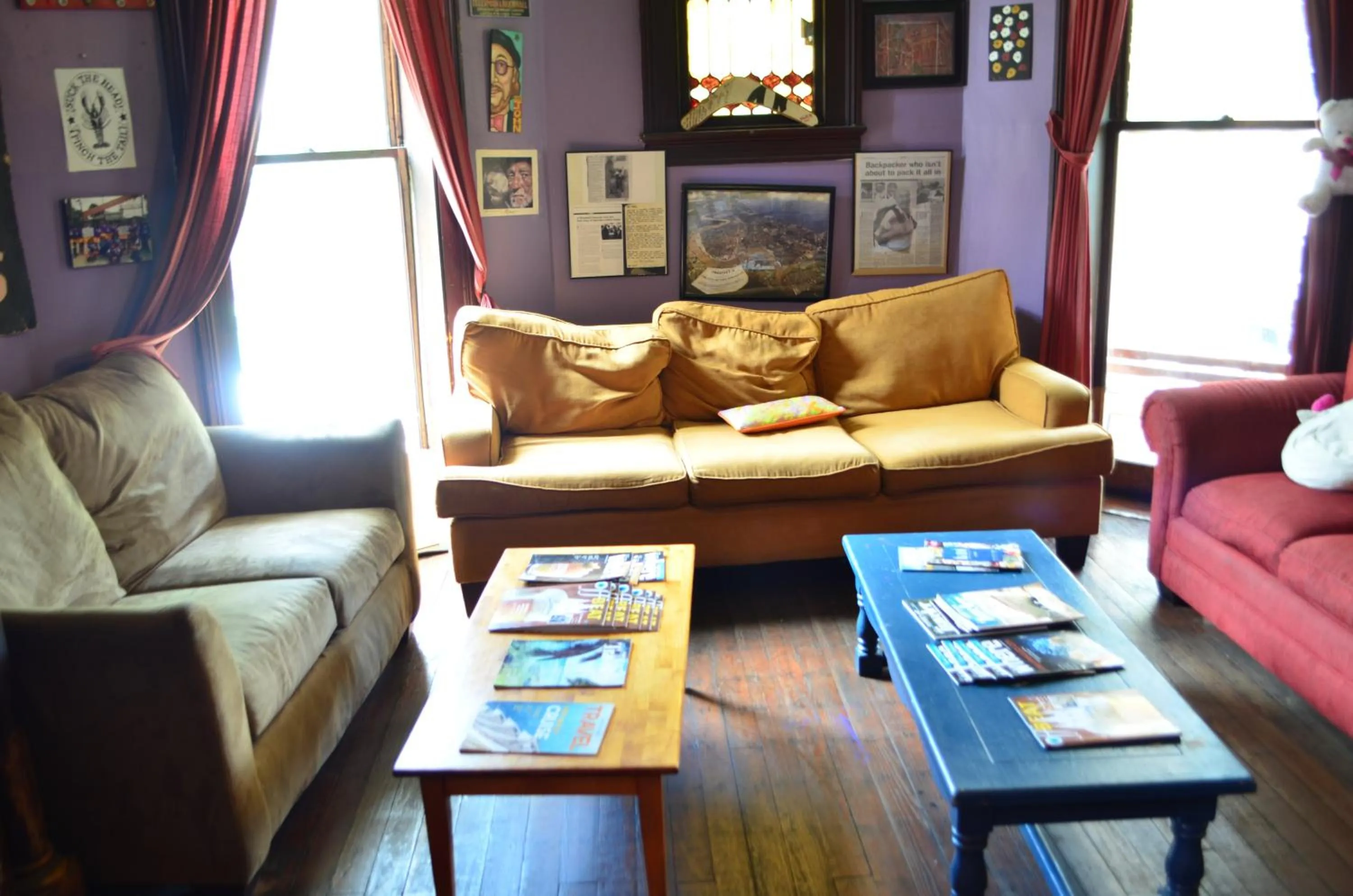 Communal lounge/ TV room in India House Hostel