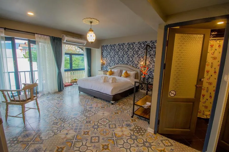 Photo of the whole room, Bed in Sridonchai Heritage, Night Bazaar Chiang Mai