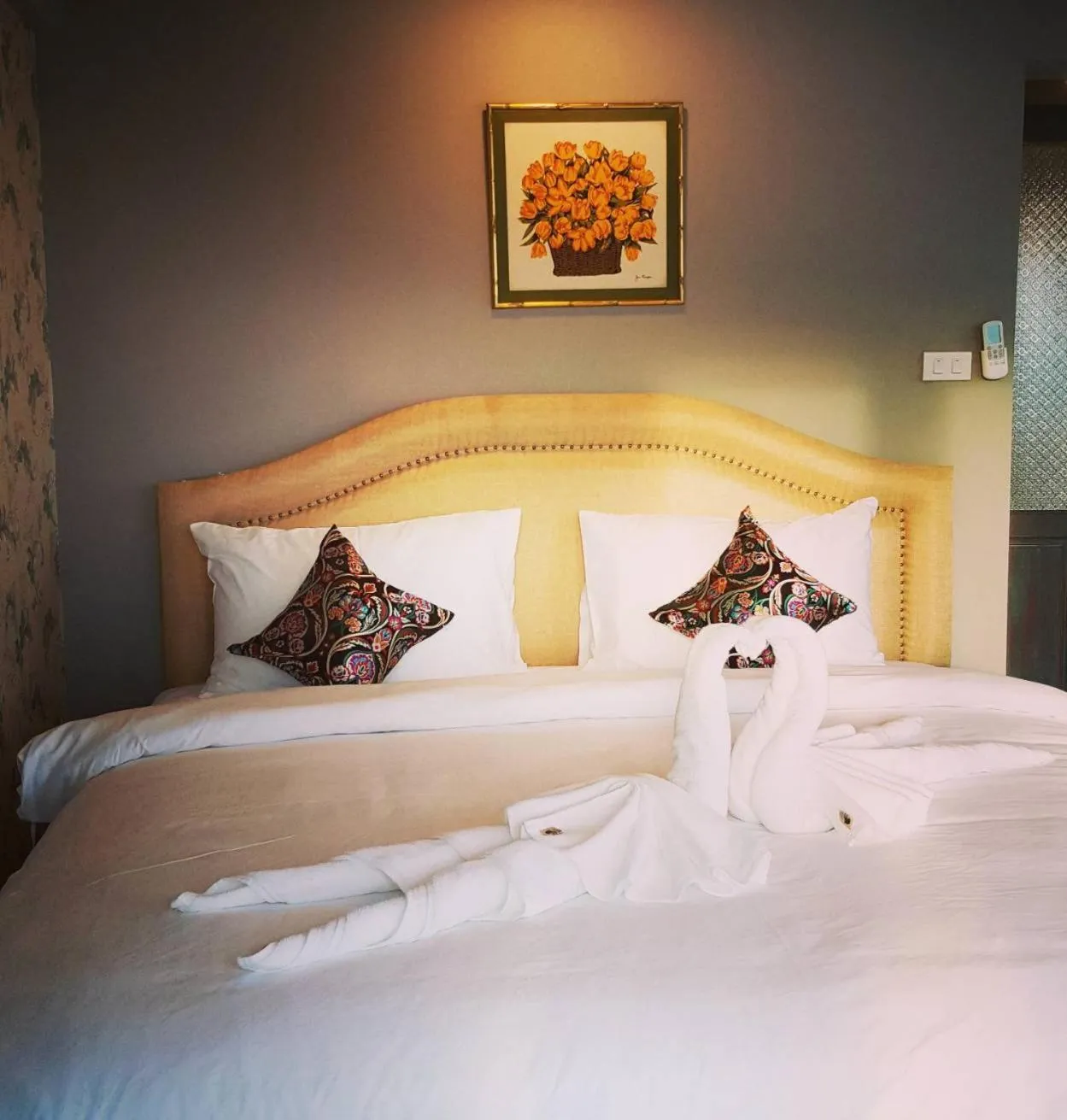 Photo of the whole room, Bed in Sridonchai Heritage, Night Bazaar Chiang Mai