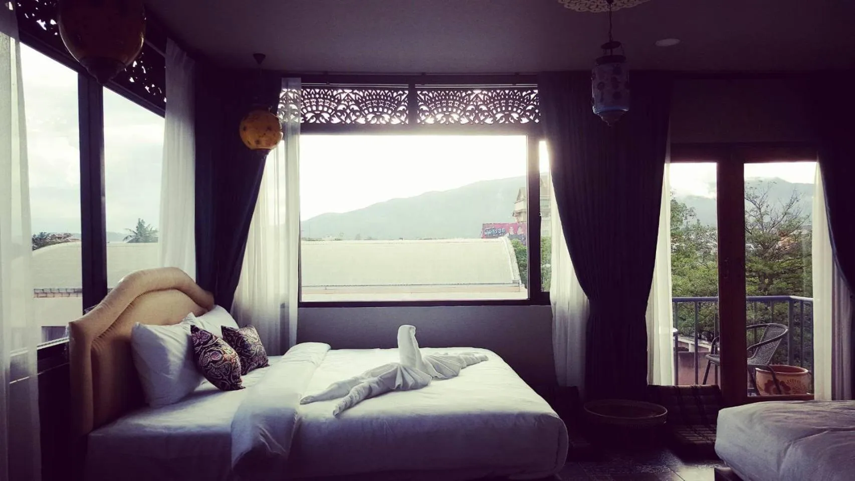 Photo of the whole room, Bed in Sridonchai Heritage, Night Bazaar Chiang Mai