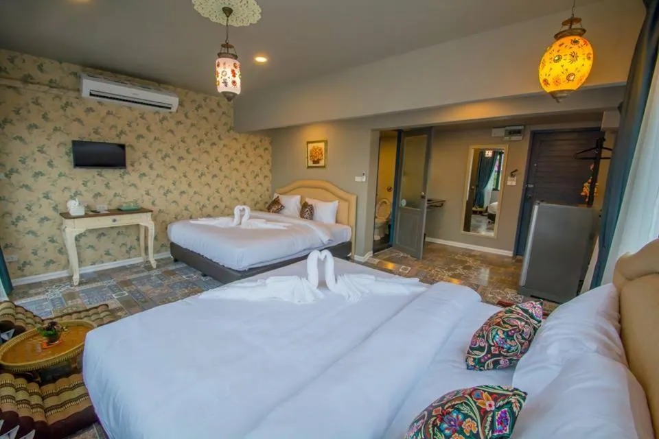 Photo of the whole room, Bed in Sridonchai Heritage, Night Bazaar Chiang Mai