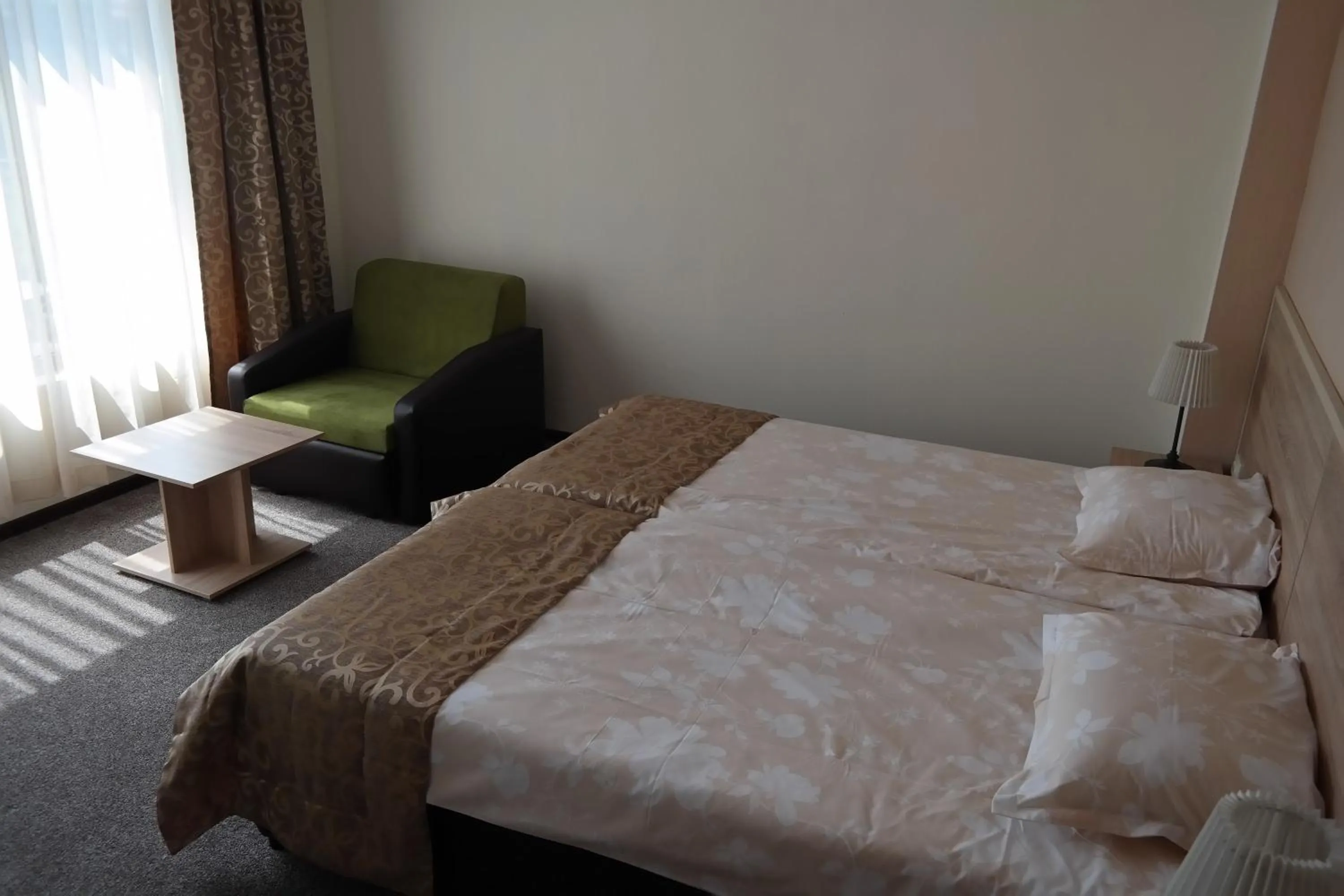 Photo of the whole room in Friends Family Hotel