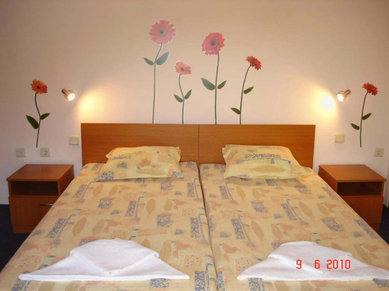 Bed in Friends Family Hotel