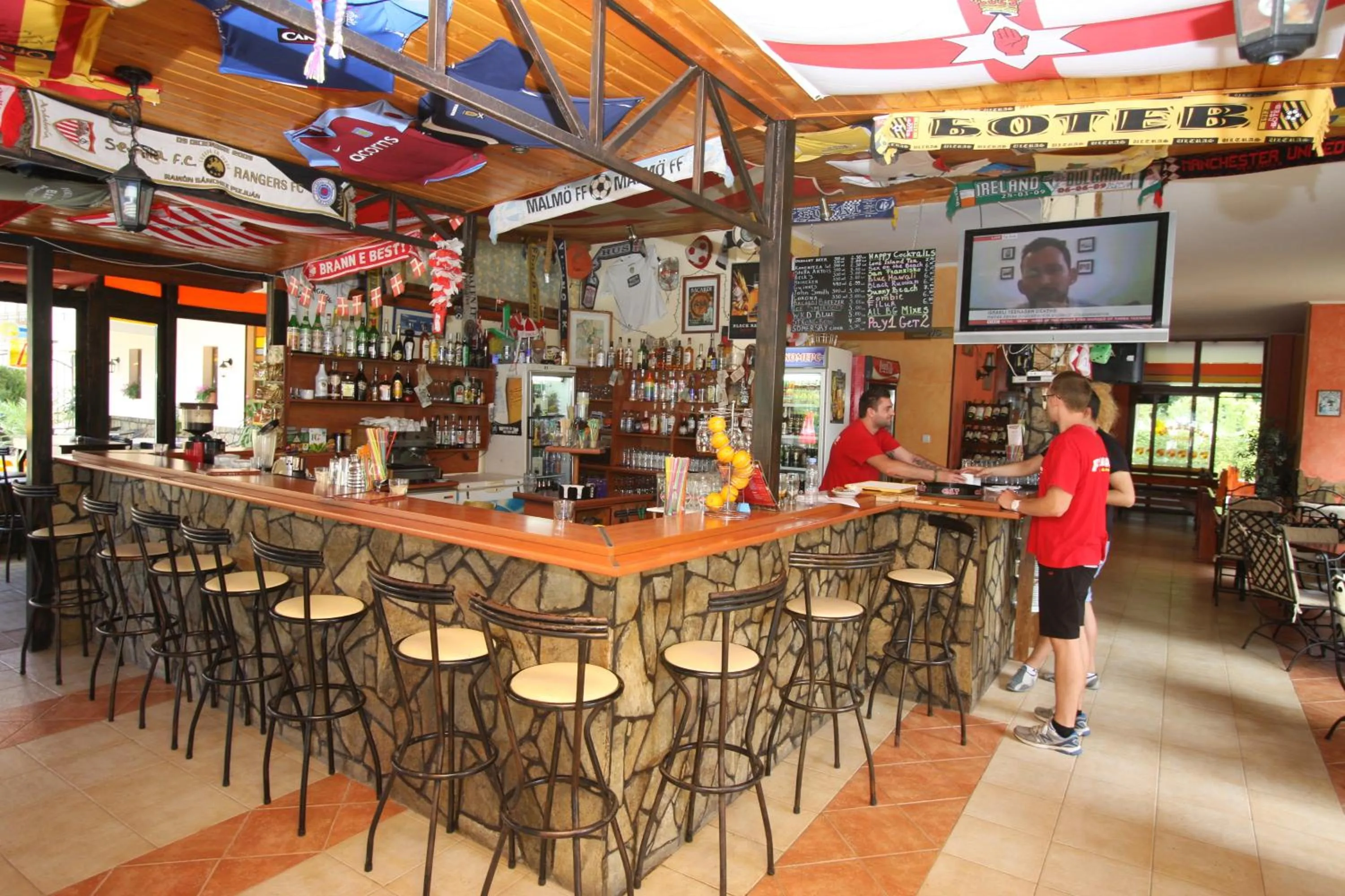 Lounge or bar in Friends Family Hotel