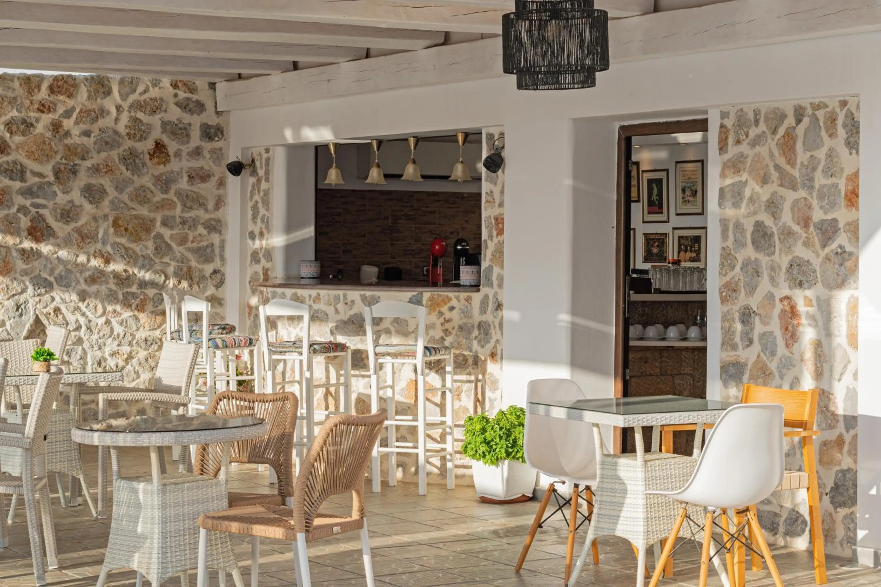 Restaurant/places to eat in Hotel Castillio