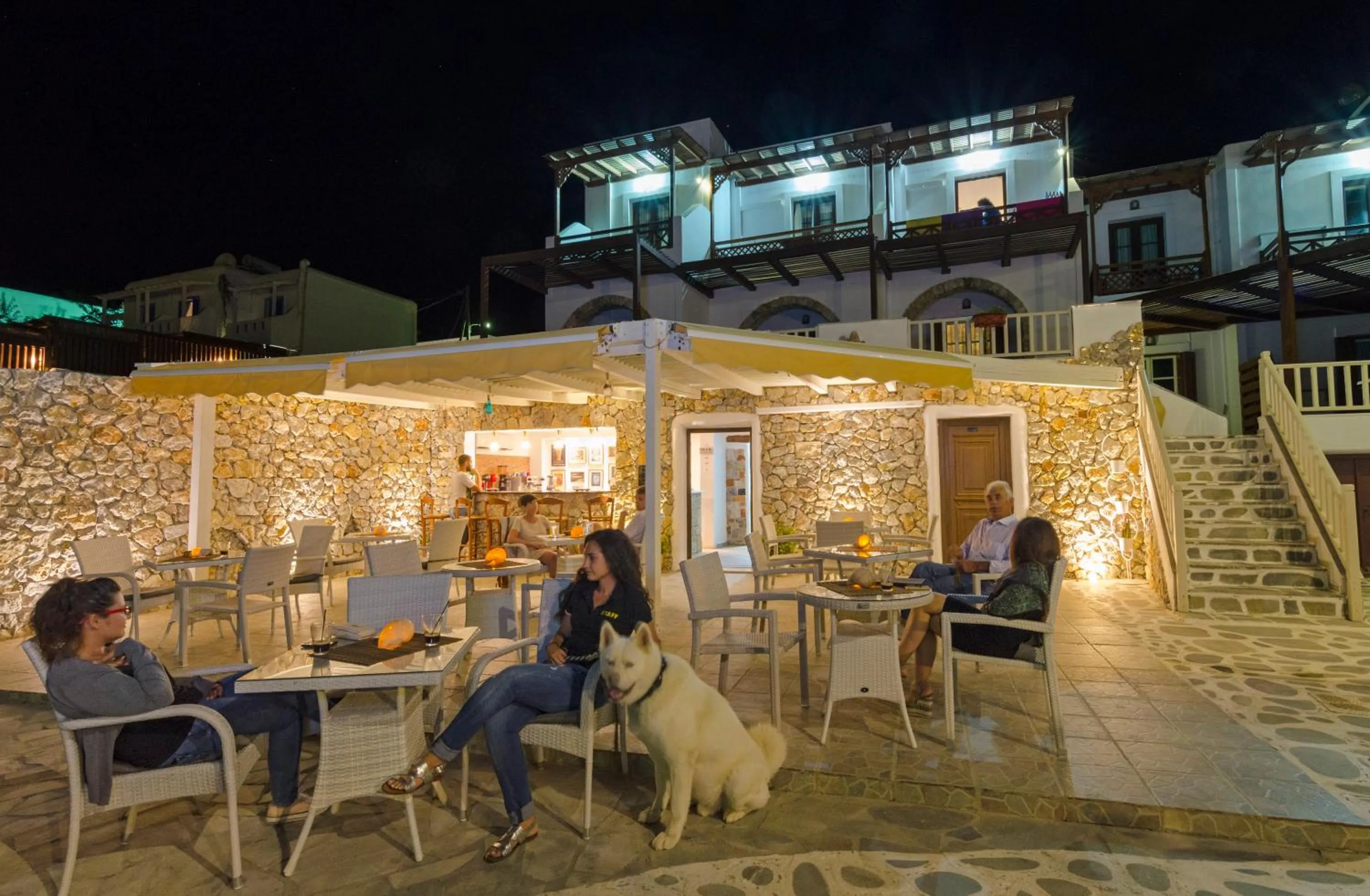 Restaurant/places to eat in Hotel Castillio