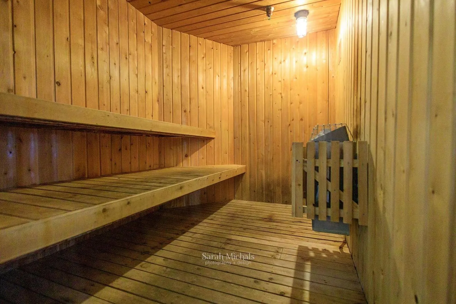 Sauna in Mountain Host Motor Inn