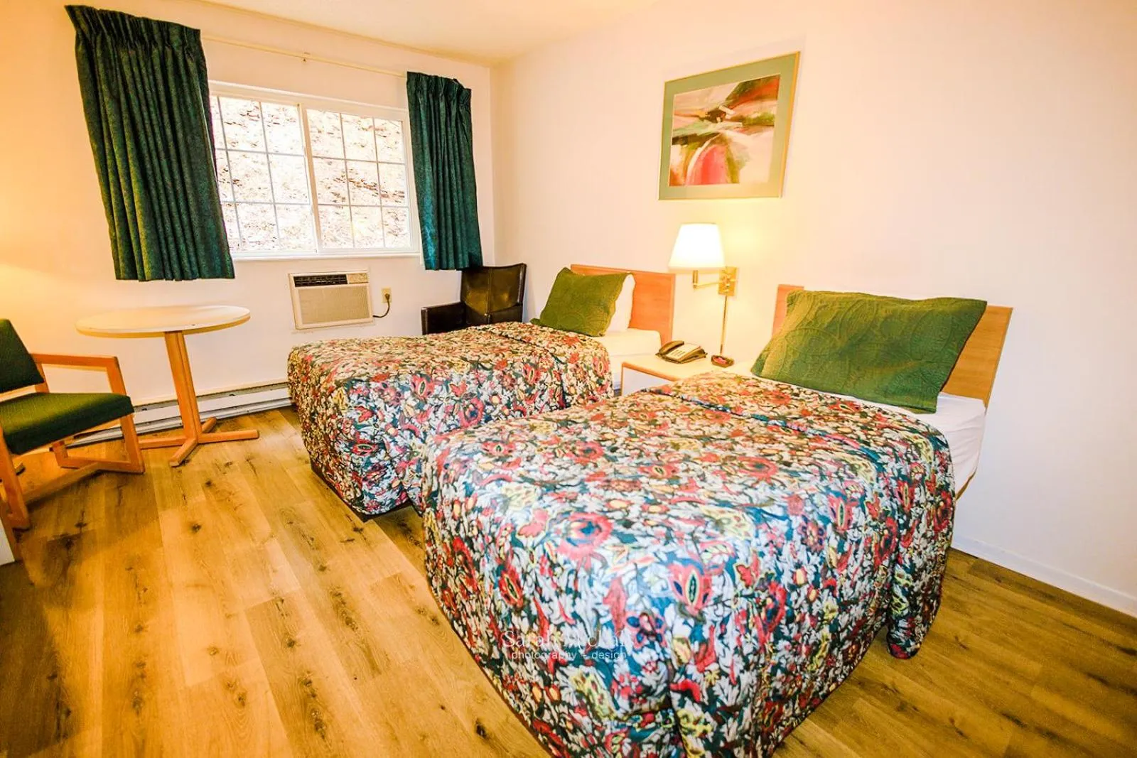 Bedroom, Bed in Mountain Host Motor Inn