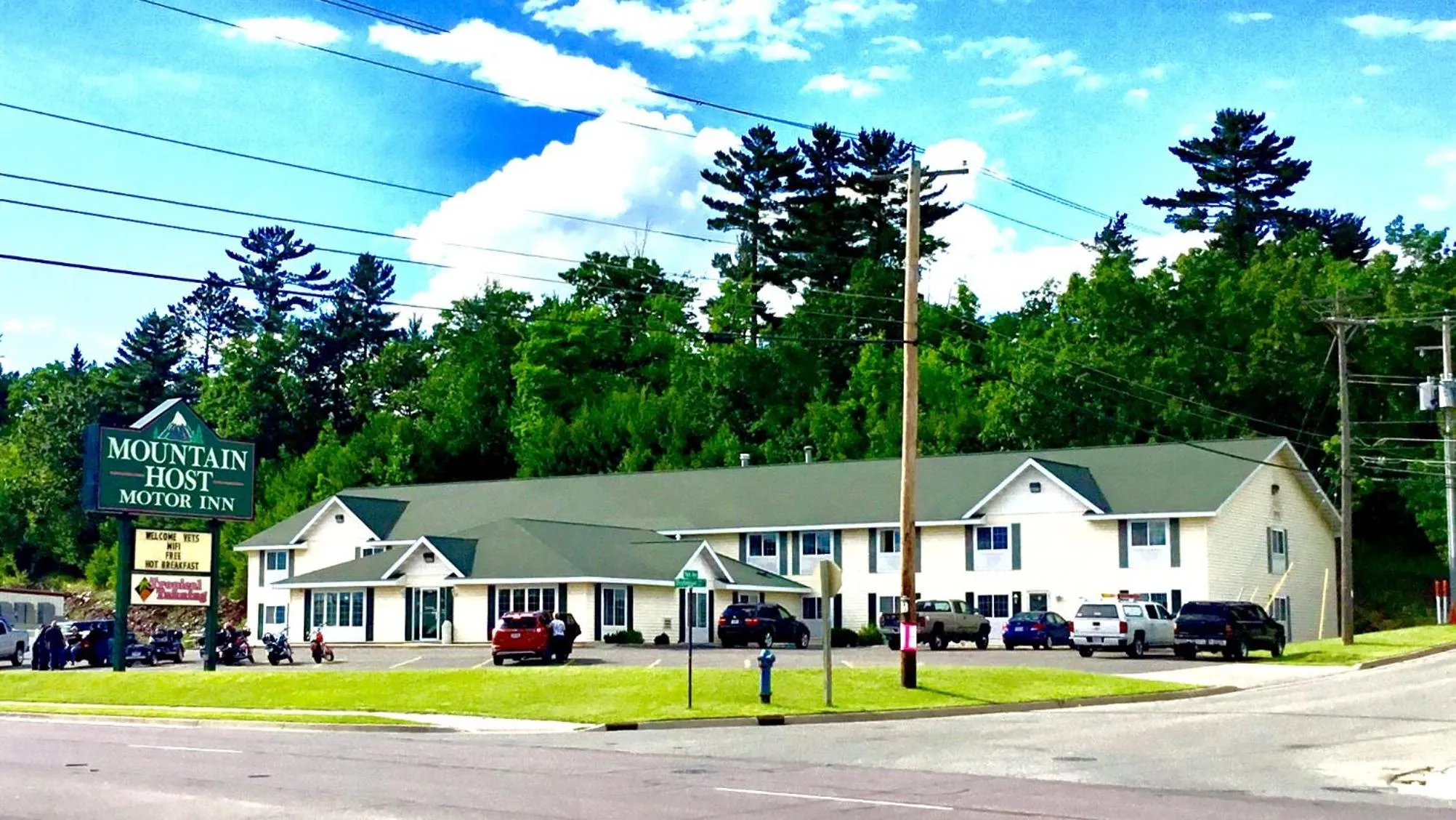 Property building in Mountain Host Motor Inn