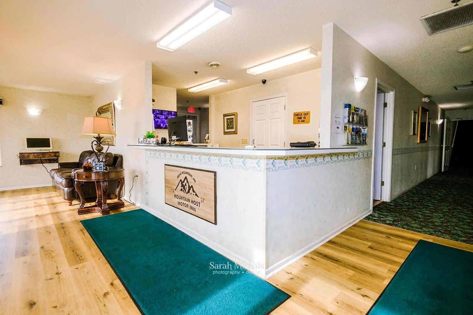 Lobby or reception in Mountain Host Motor Inn