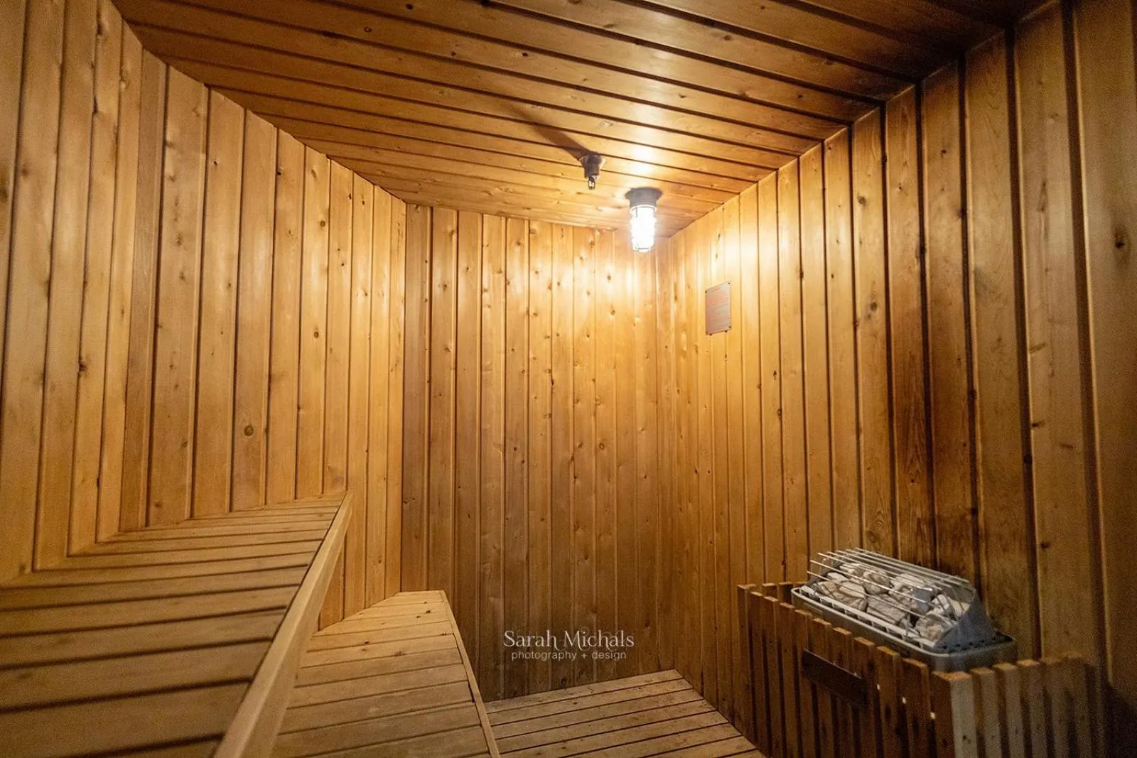 Sauna in Mountain Host Motor Inn