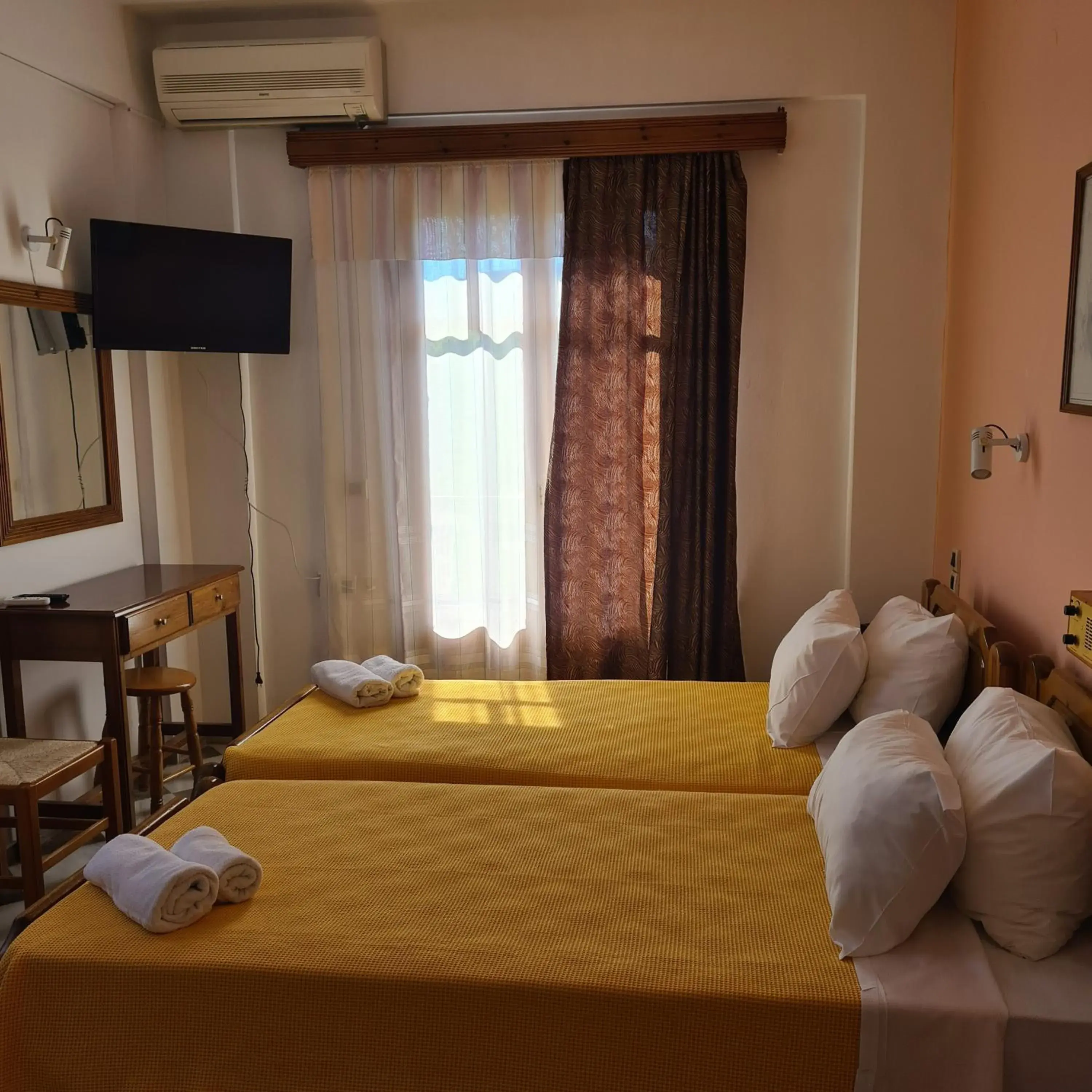 Small Twin Room in Belvedere Aeolis Hotel Small Twin Room in Belvedere Aeolis Hotel