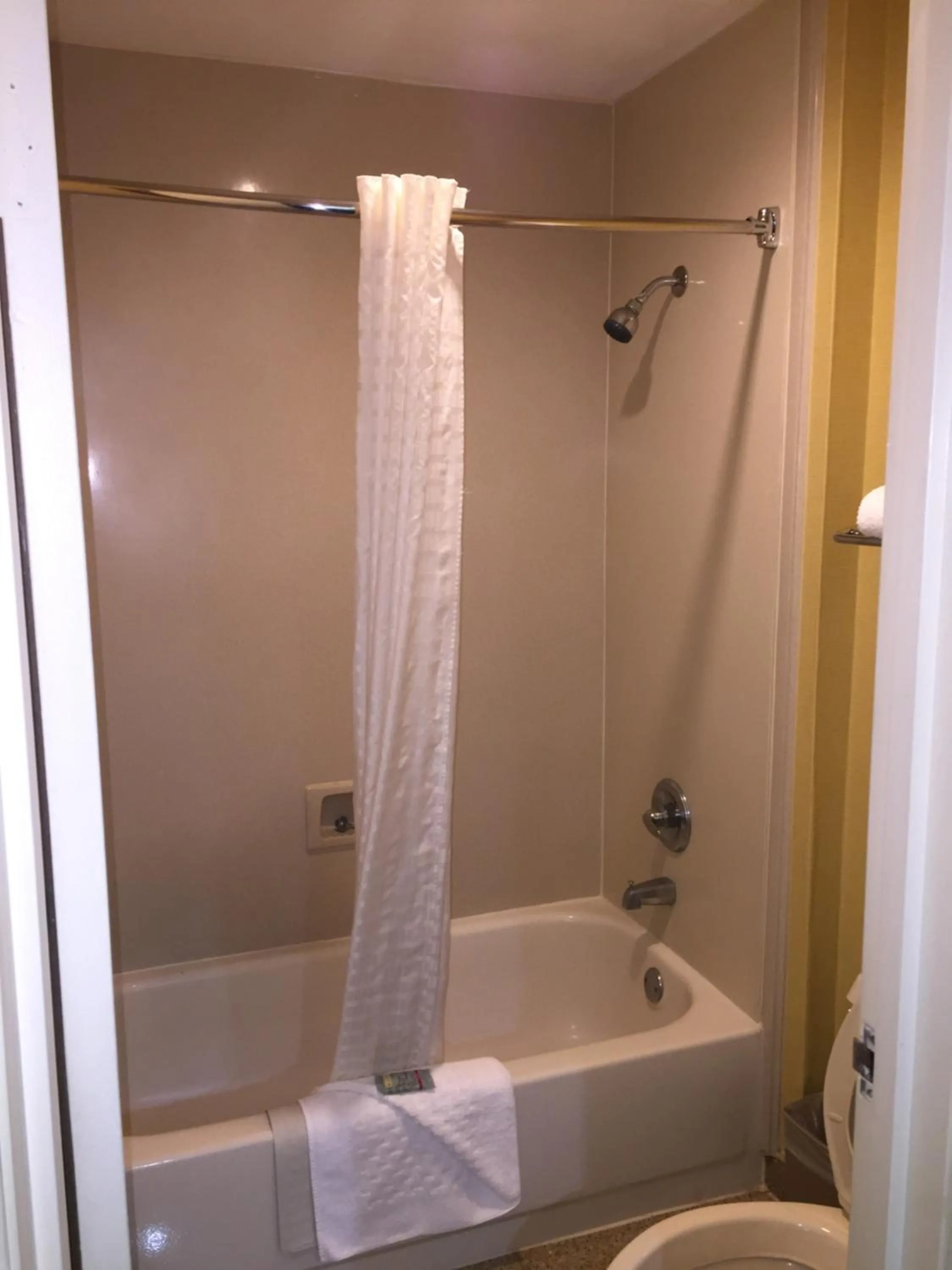 Bathroom in Best Western Southside Hotel & Suites