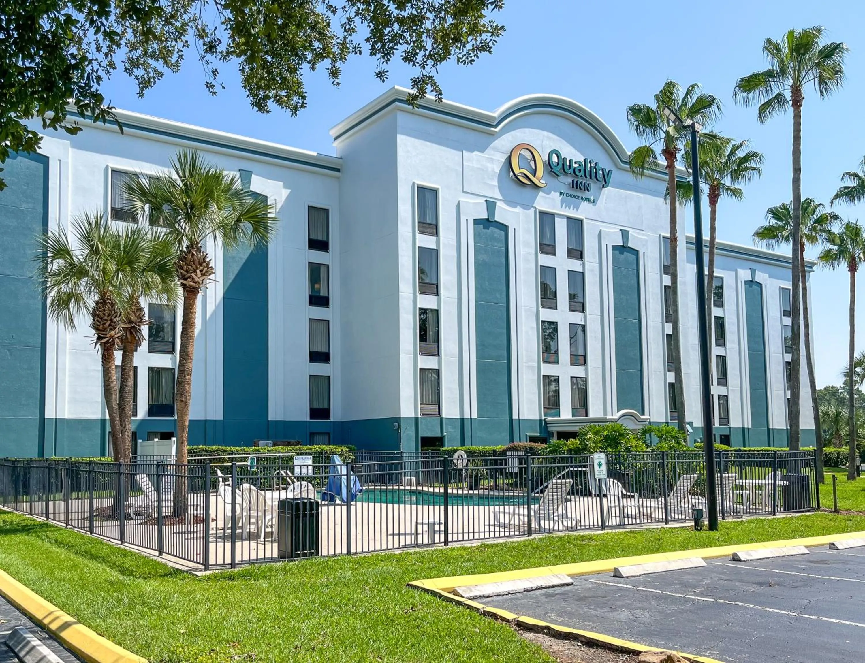 Property building in Best Western Southside Hotel & Suites