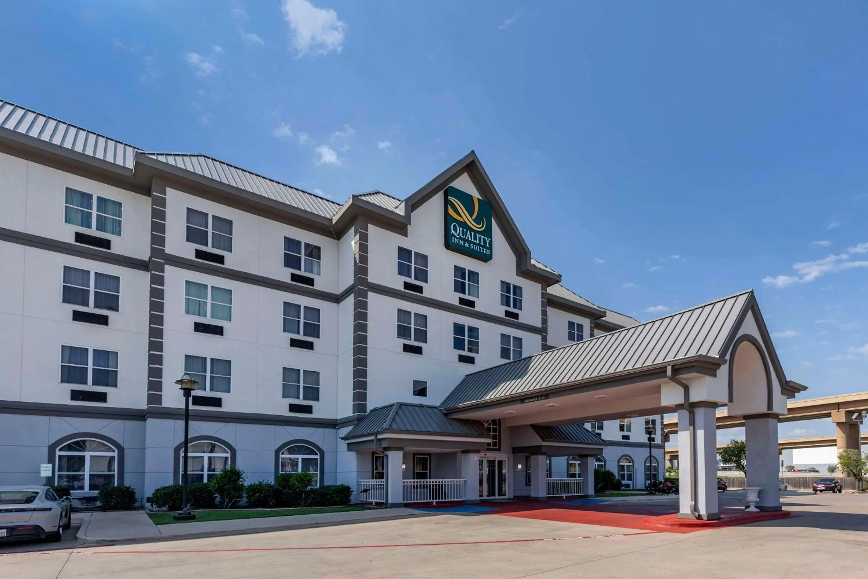 Property building in Quality Inn & Suites I-35 E-Walnut Hill