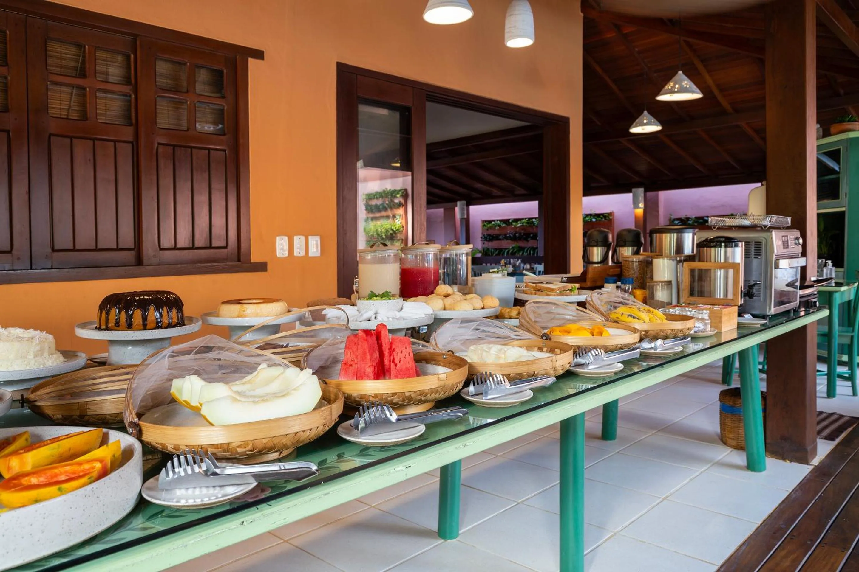 Buffet breakfast in Pousada Quarto Crescente