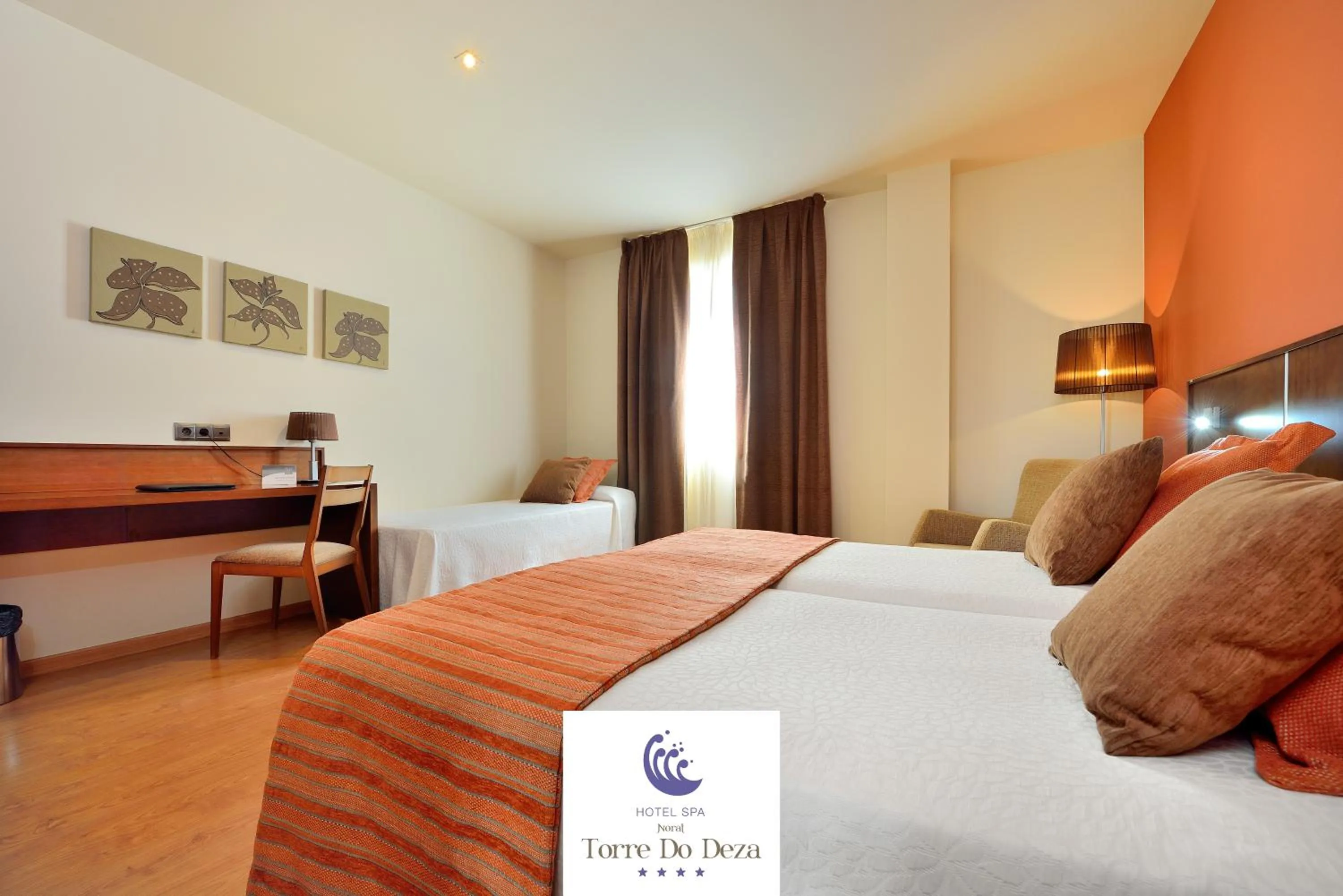 Photo of the whole room, Bed in Hotel Spa Norat Torre Do Deza 4* Superior
