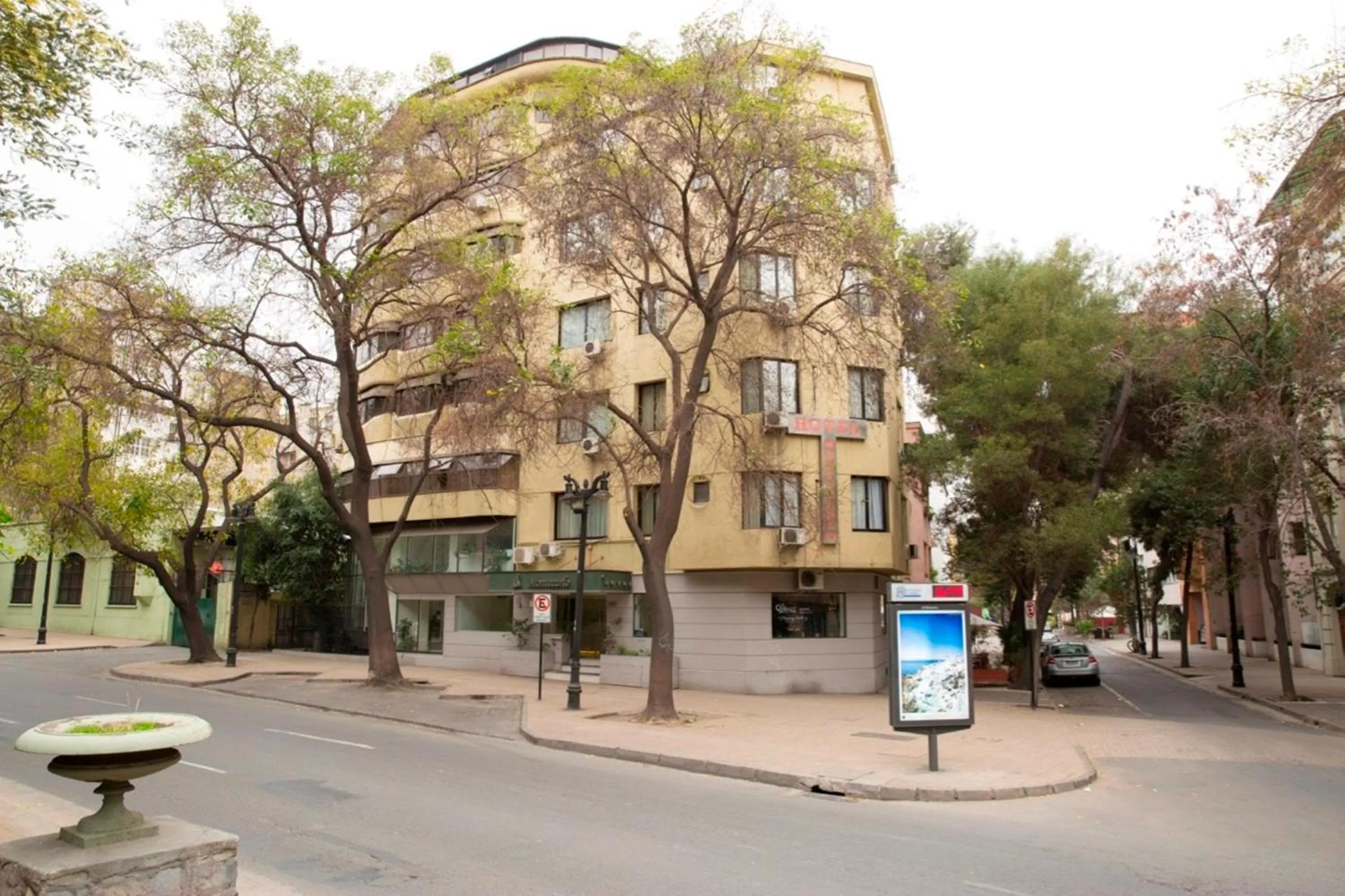 Facade/entrance in Hotel Montecarlo Santiago