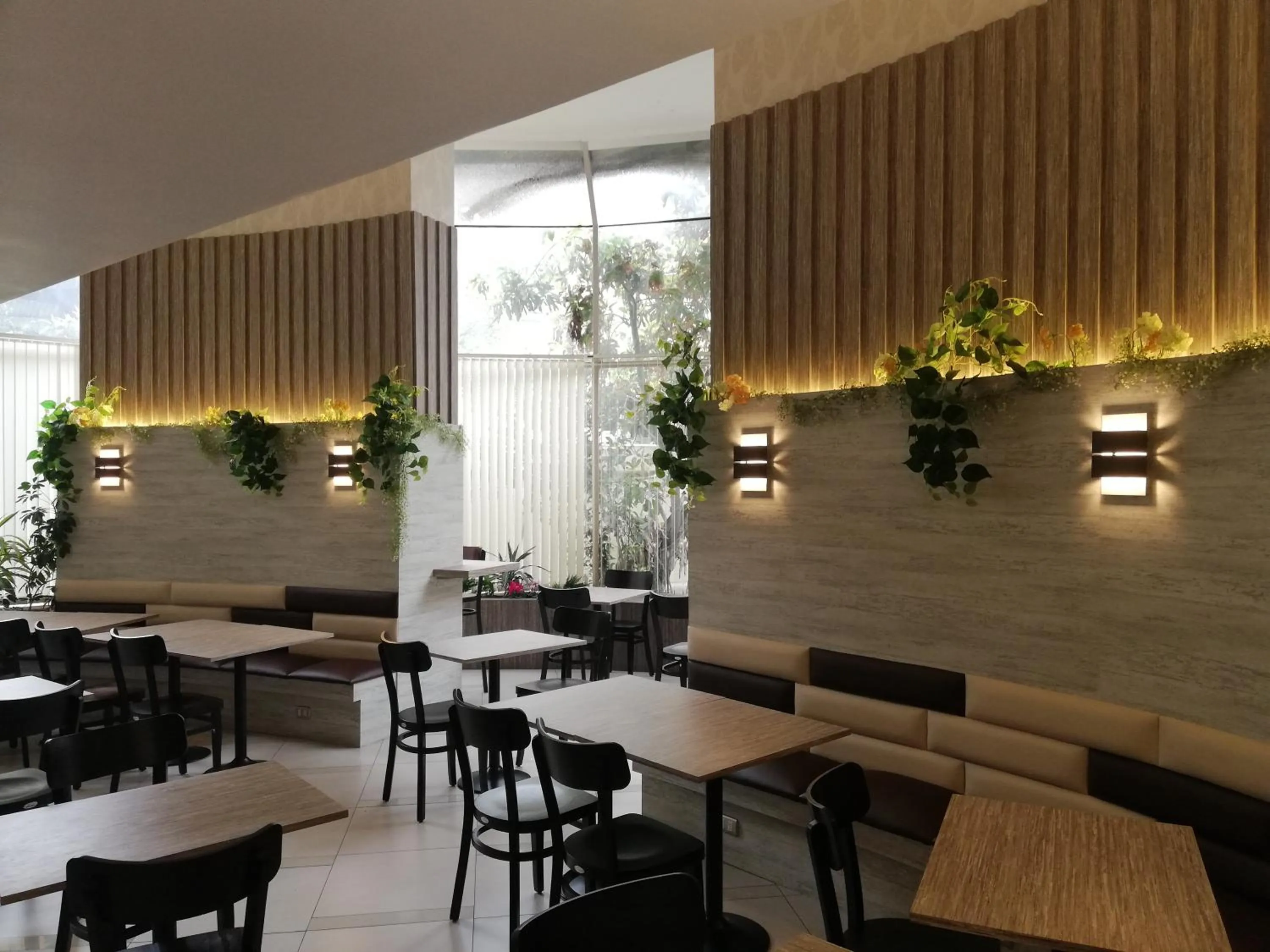 Communal lounge/ TV room in Hotel Montecarlo Santiago