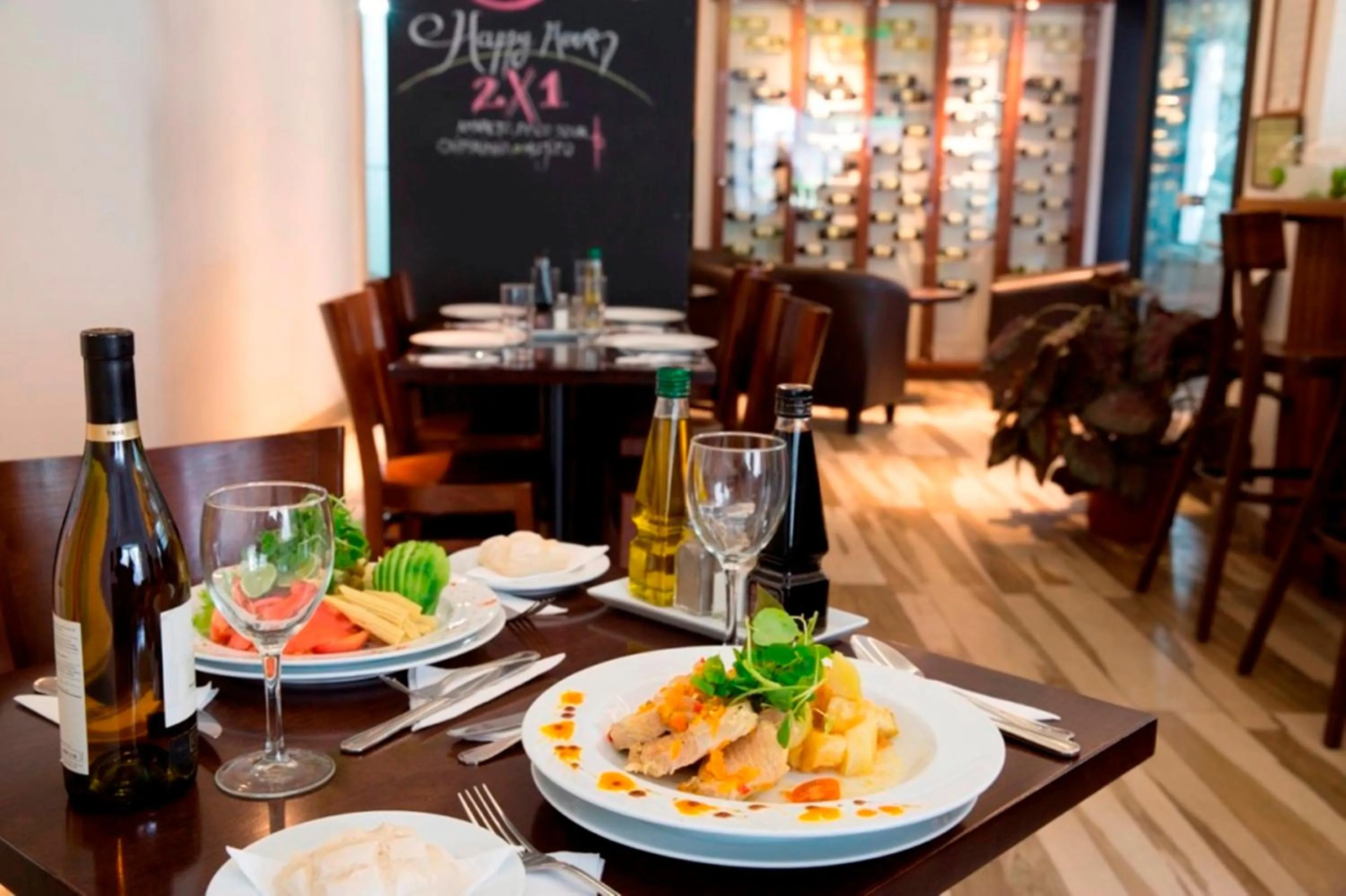 Restaurant/places to eat in Hotel Montecarlo Santiago