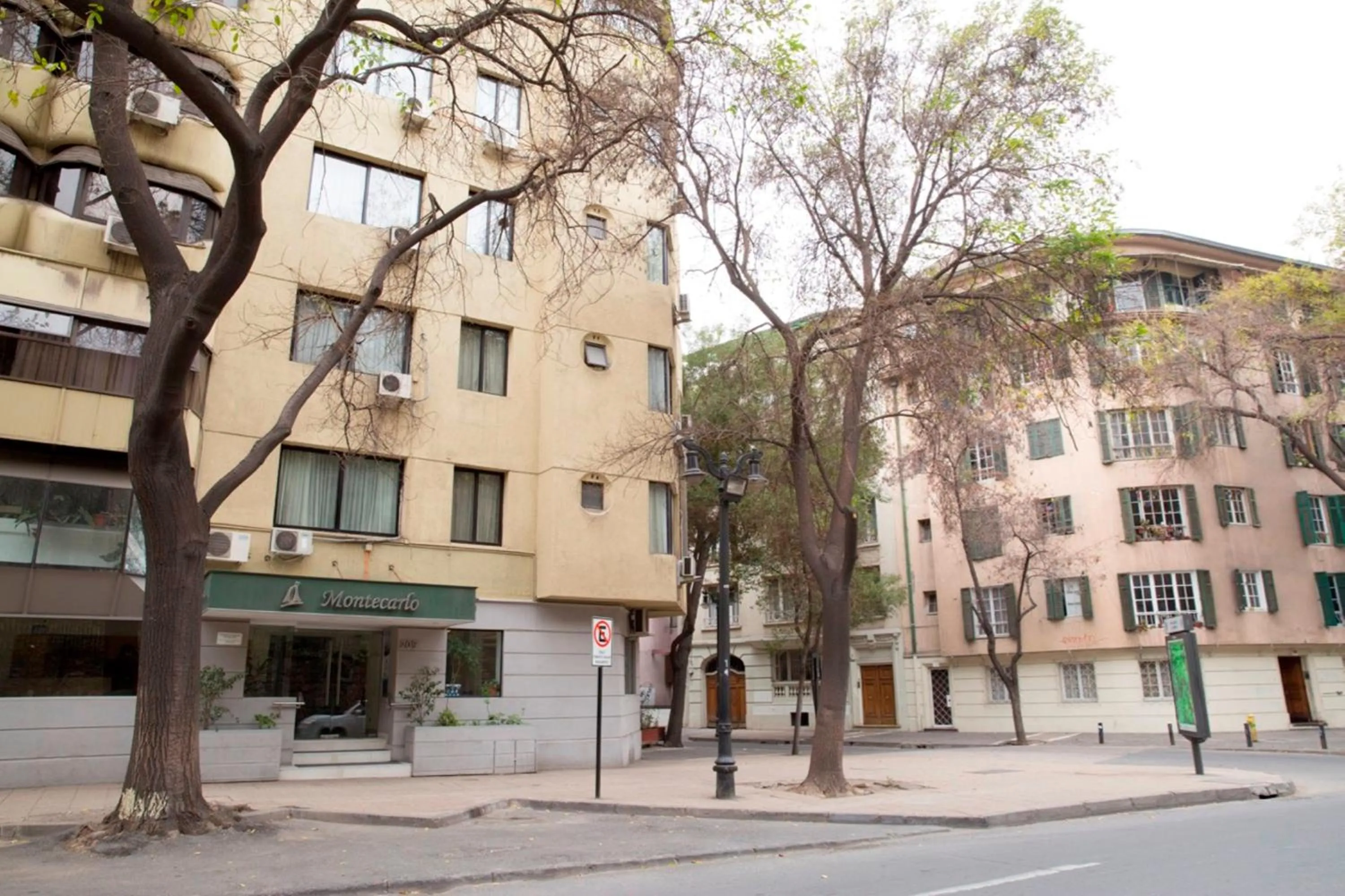 Facade/entrance in Hotel Montecarlo Santiago