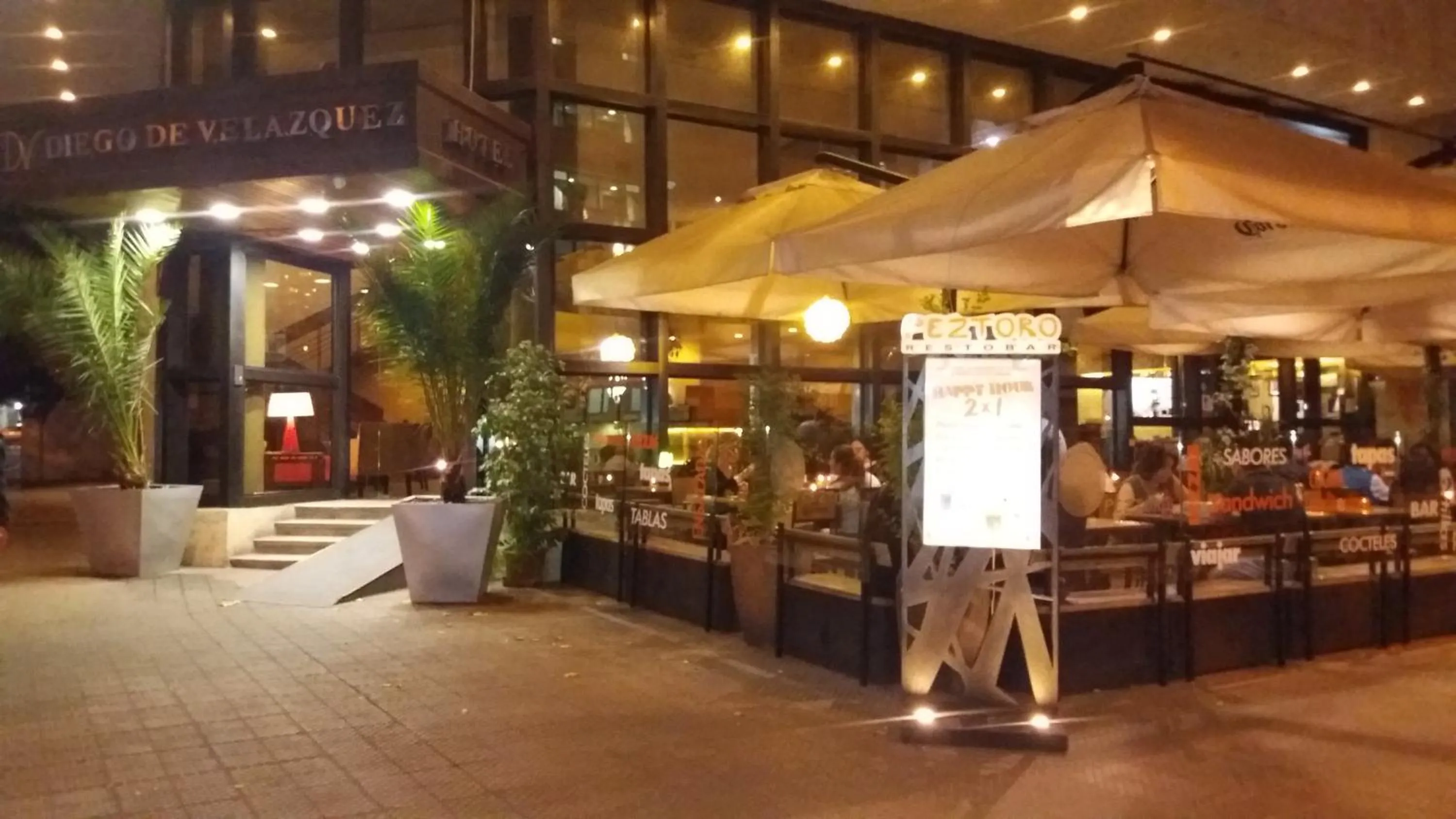 Restaurant/places to eat in Andes Suites