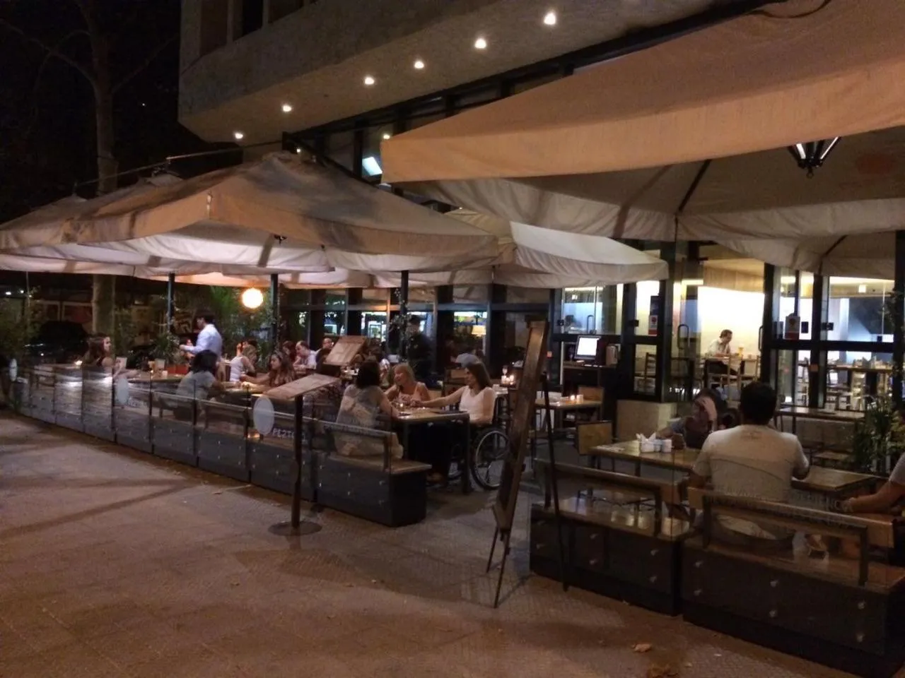 Restaurant/places to eat in Andes Suites