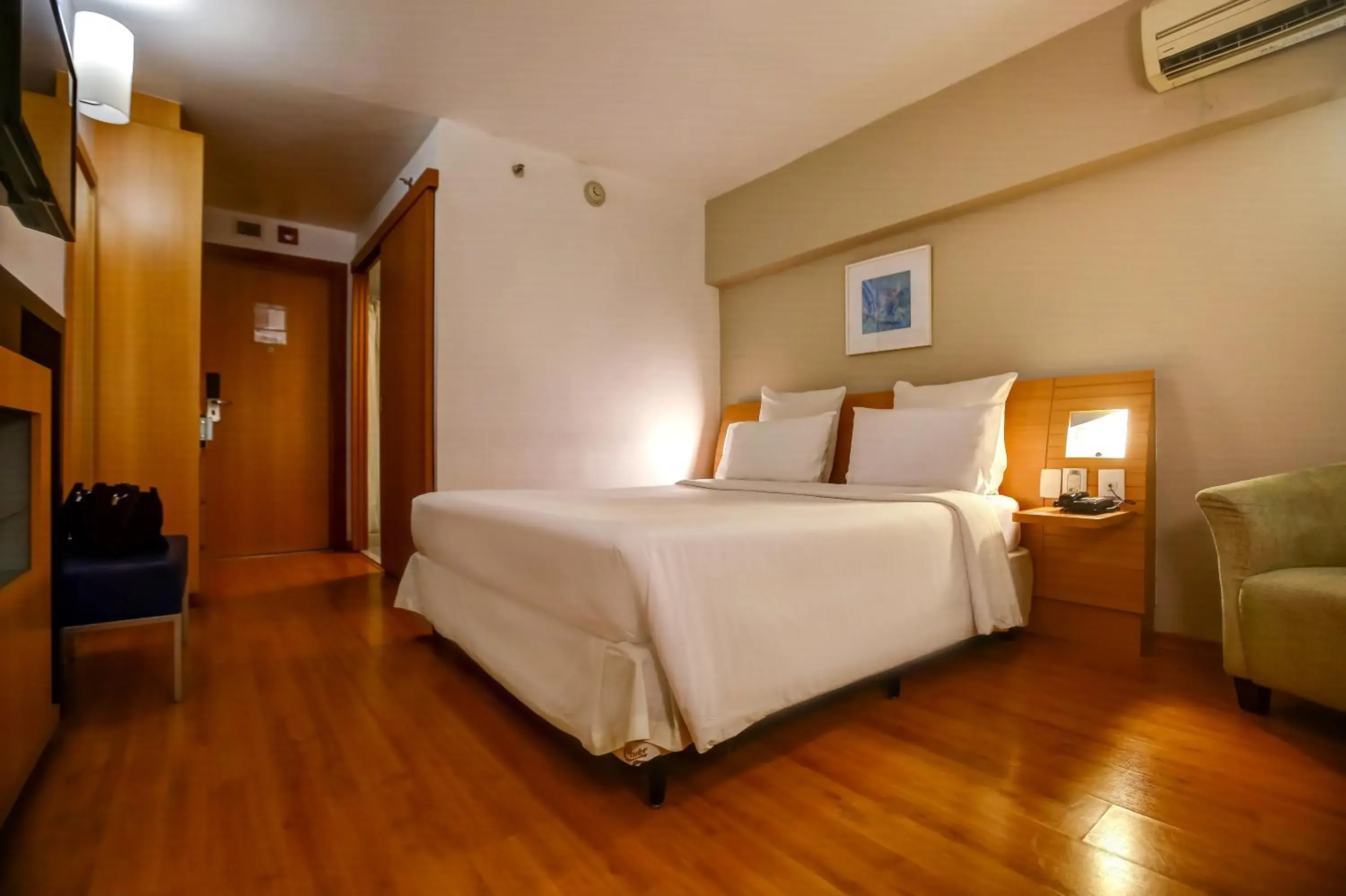 Superior Room - Disability Access in Novotel RJ Santos Dumont Superior Room - Disability Access in Novotel RJ Santos Dumont