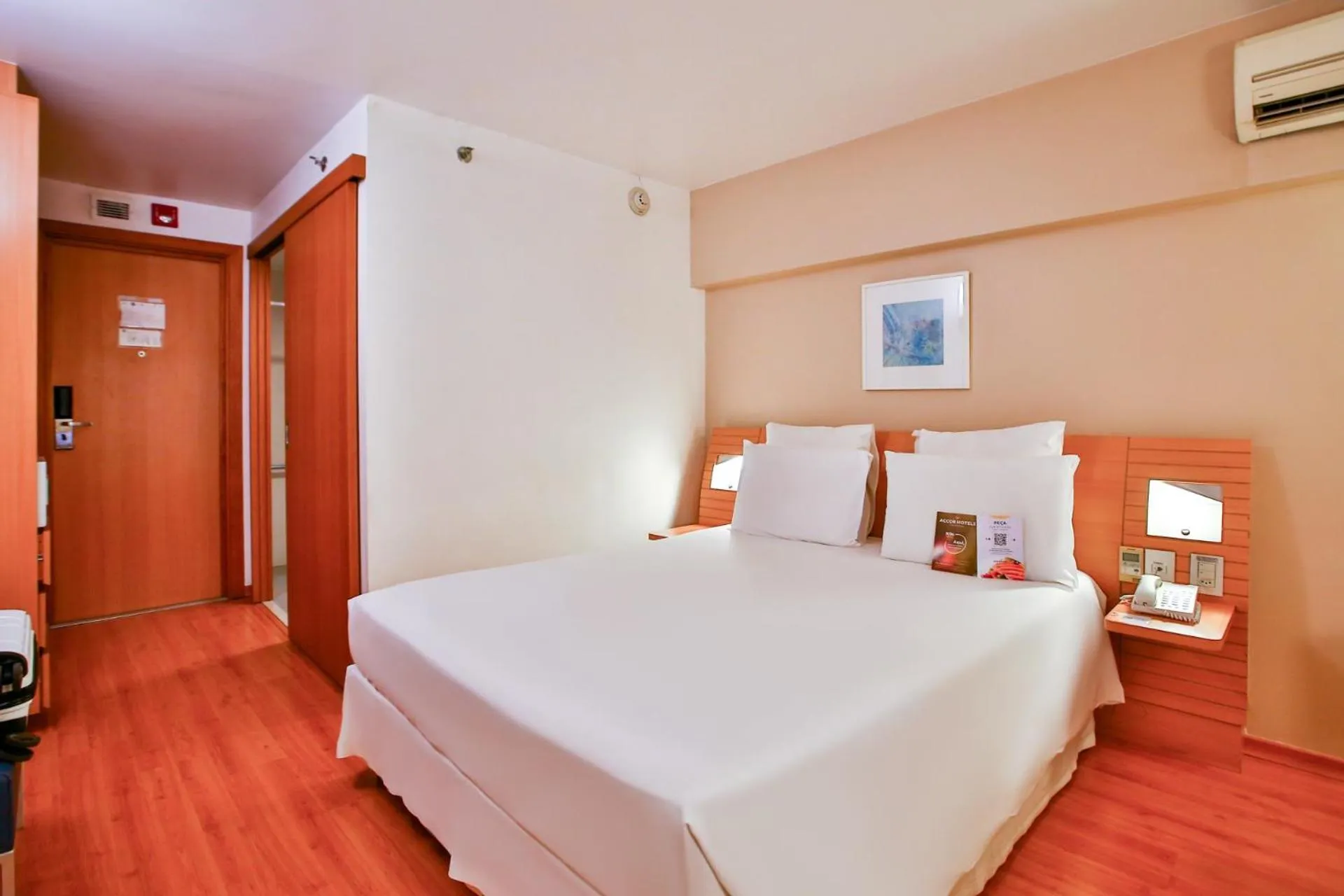 air conditioner, Bed in Novotel RJ Santos Dumont
