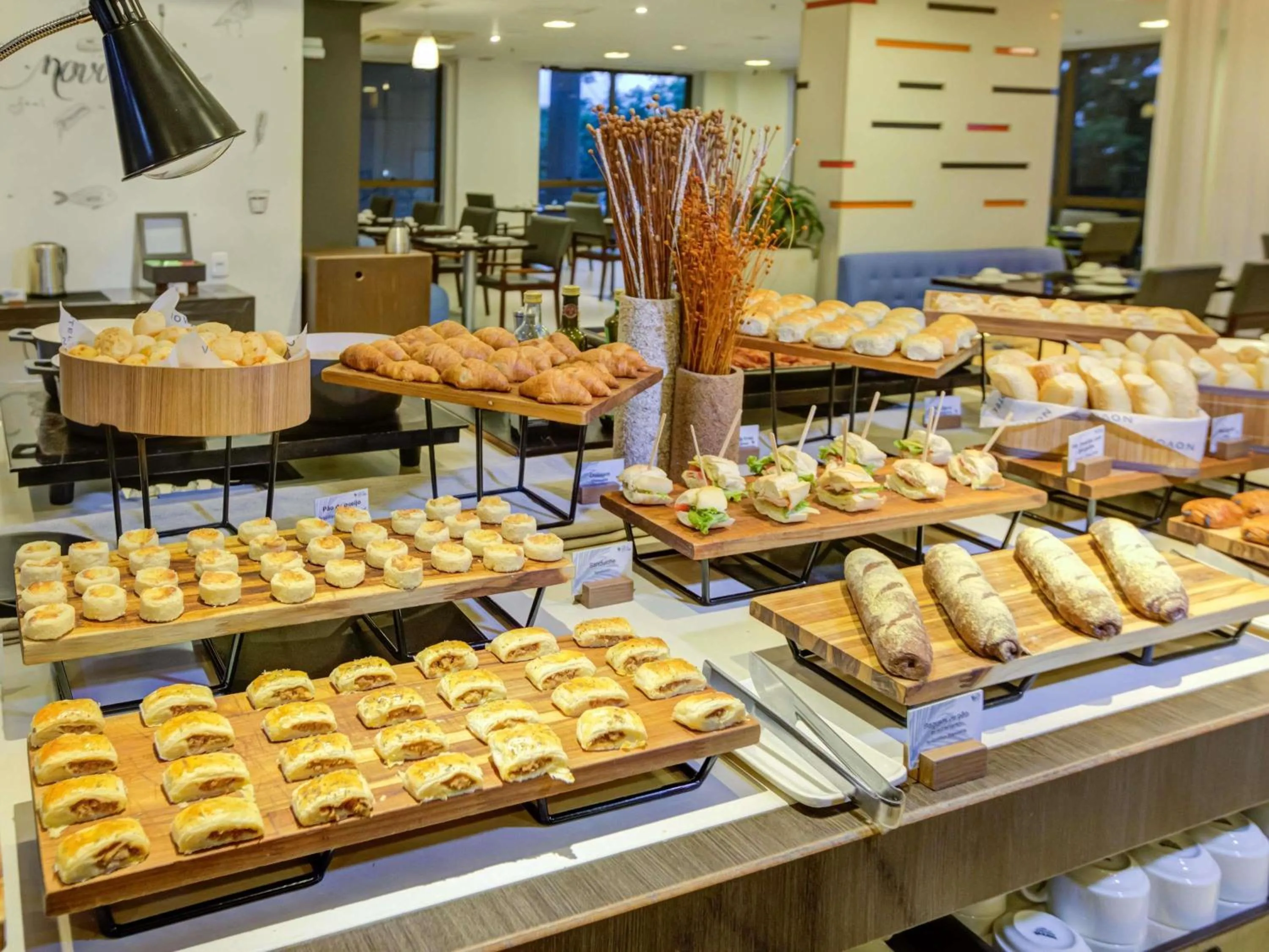 Restaurant/places to eat in Novotel RJ Santos Dumont