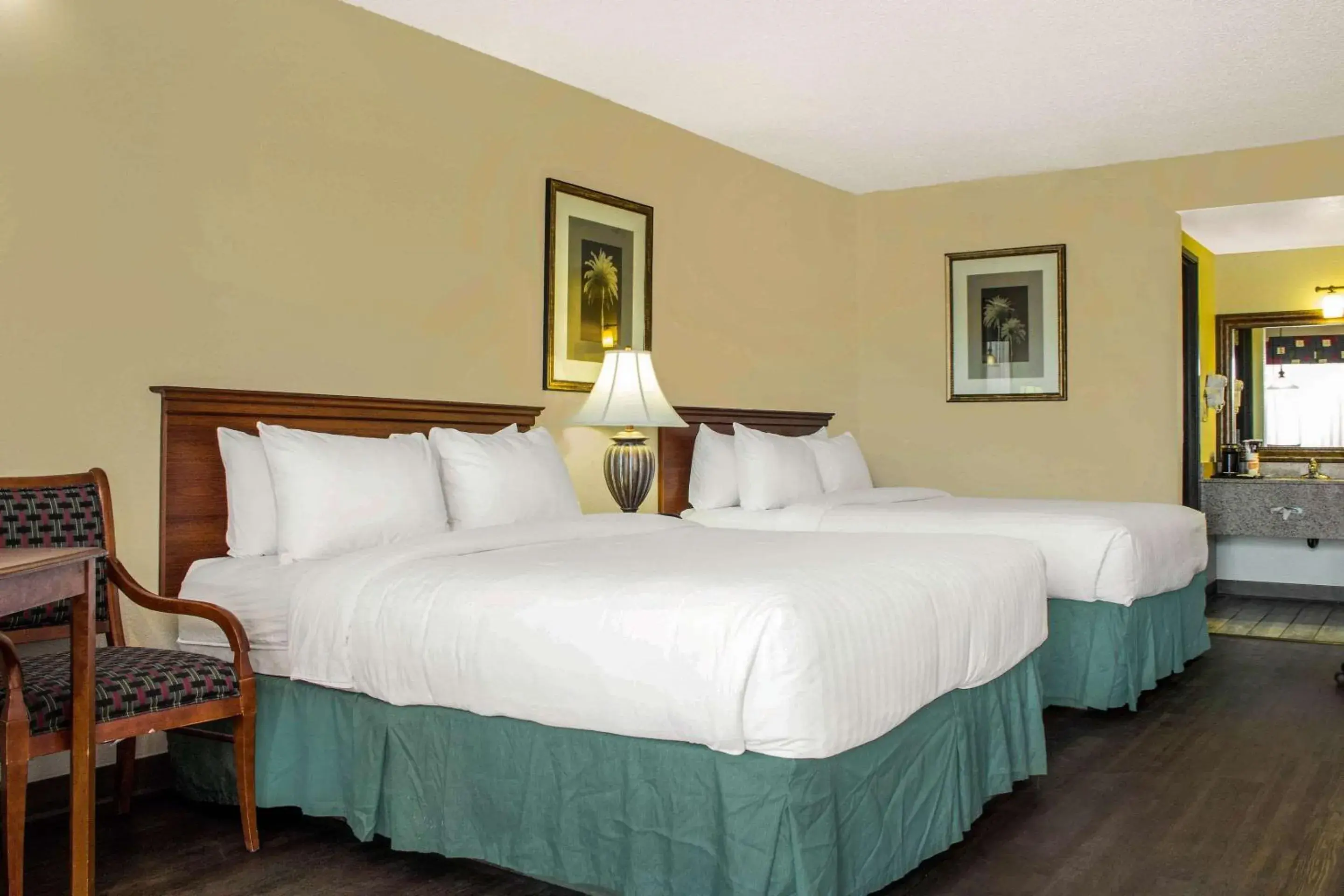 Queen Room with Two Queen Beds - Non-Smoking in Quality Inn Benson I-10 Exit 304 Queen Room with Two Queen Beds - Non-Smoking in Quality Inn Benson I-10 Exit 304