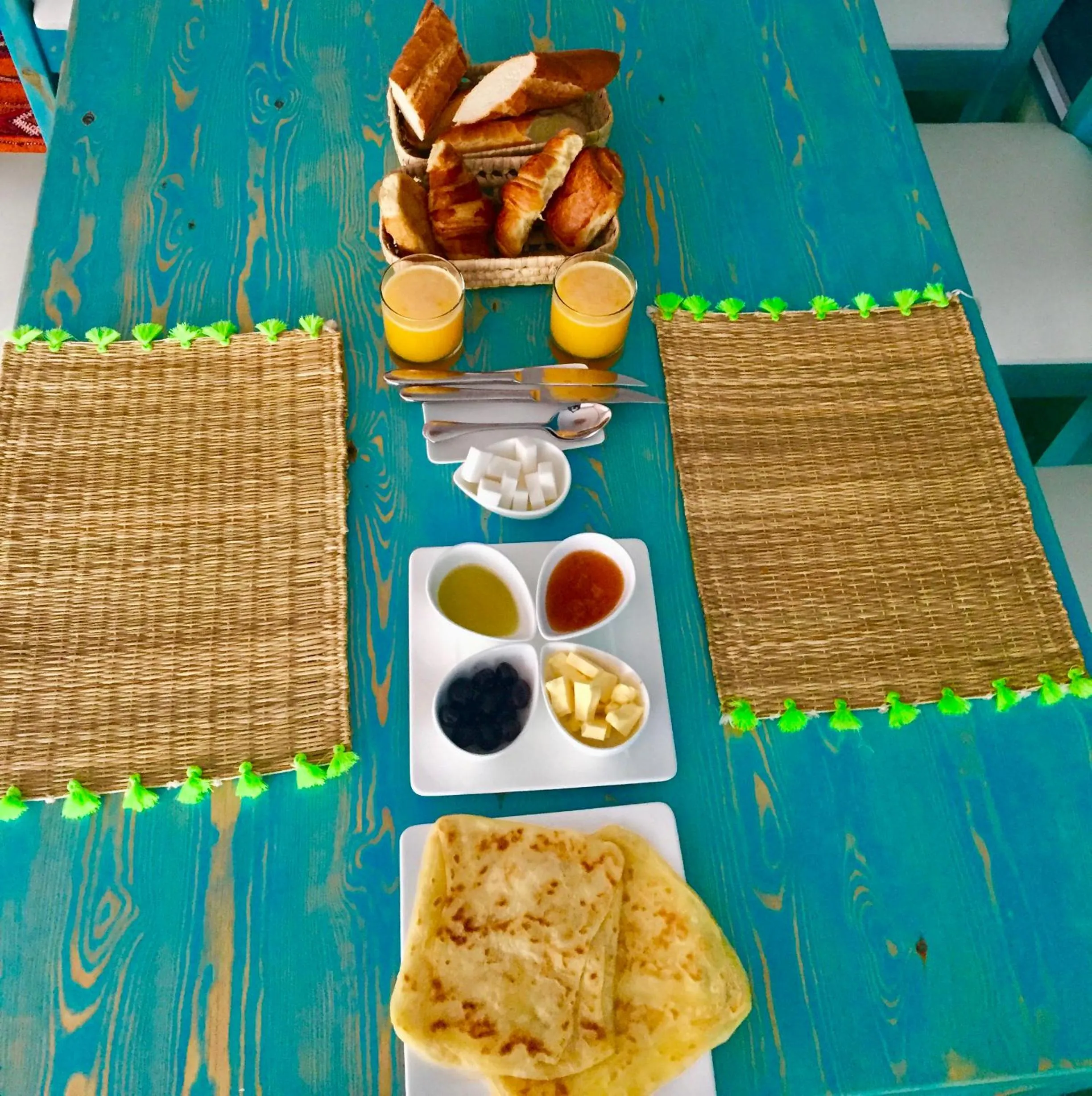 Continental breakfast in Villa Jardin De l'Ocean