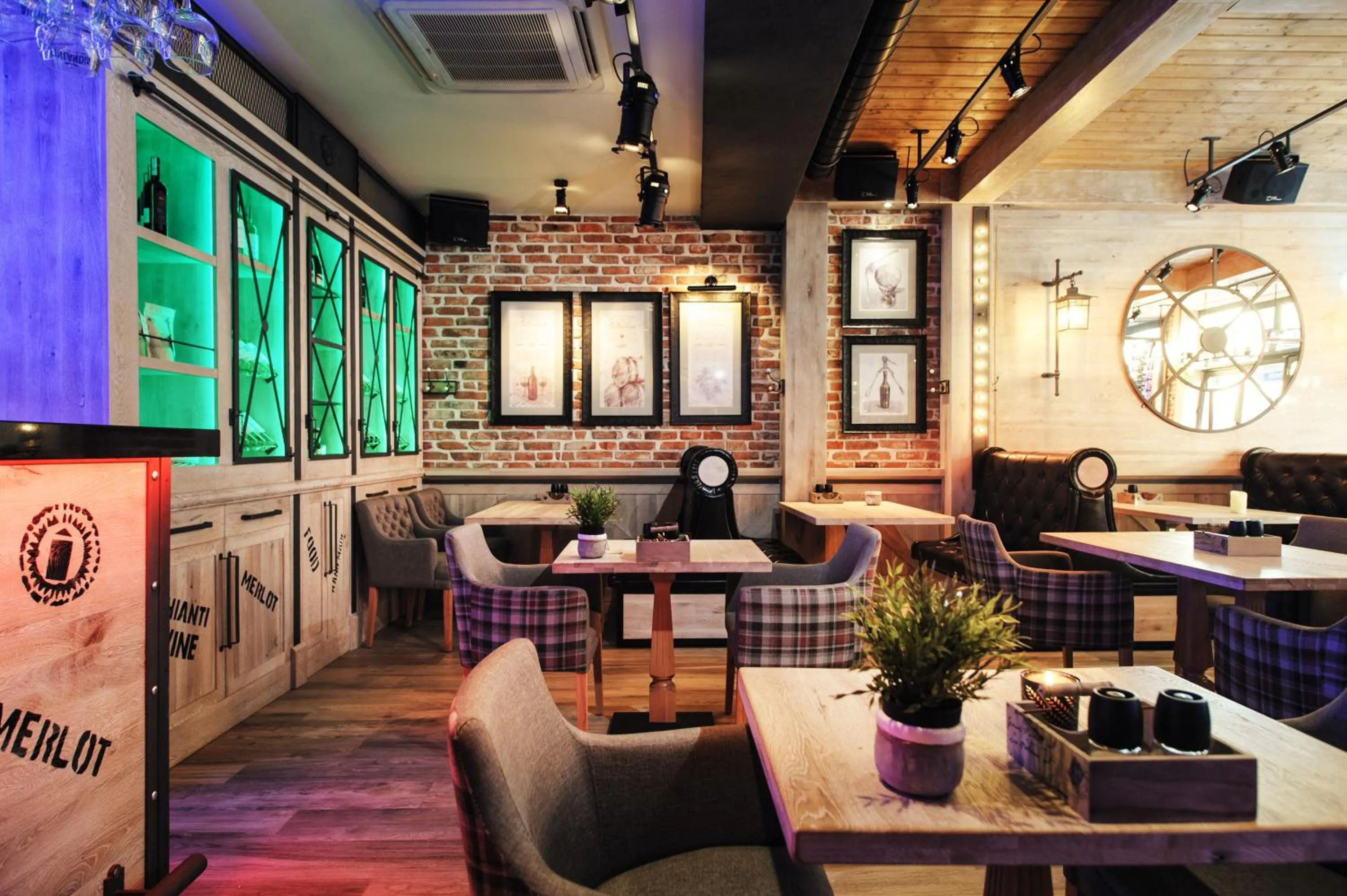 Restaurant/places to eat in Apartamenty Chleb i Wino